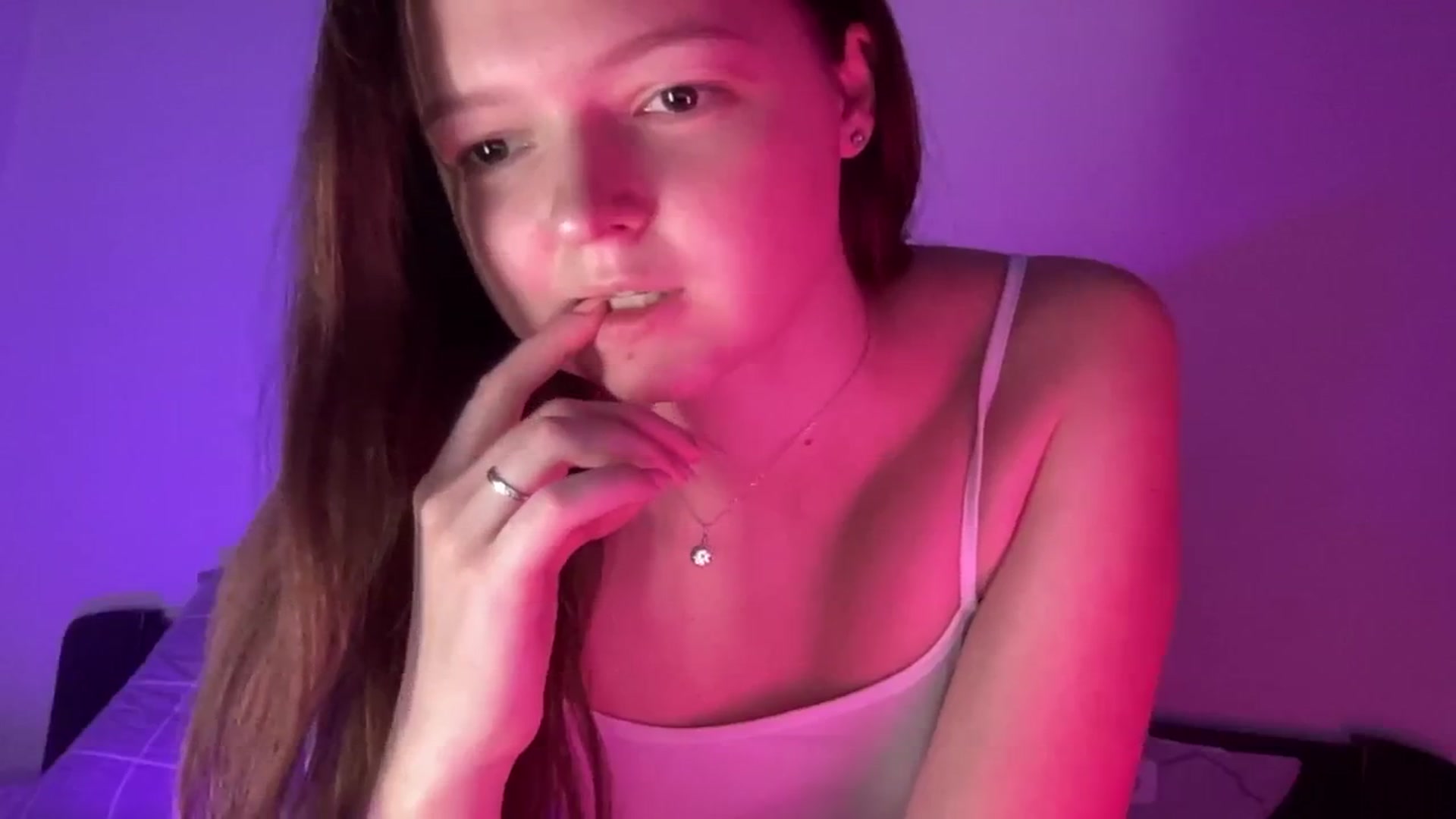 Gallery image thumbnail from AminaMi19's myfreecams stream on, 08/22/2025, 17:37 image 18 of 20