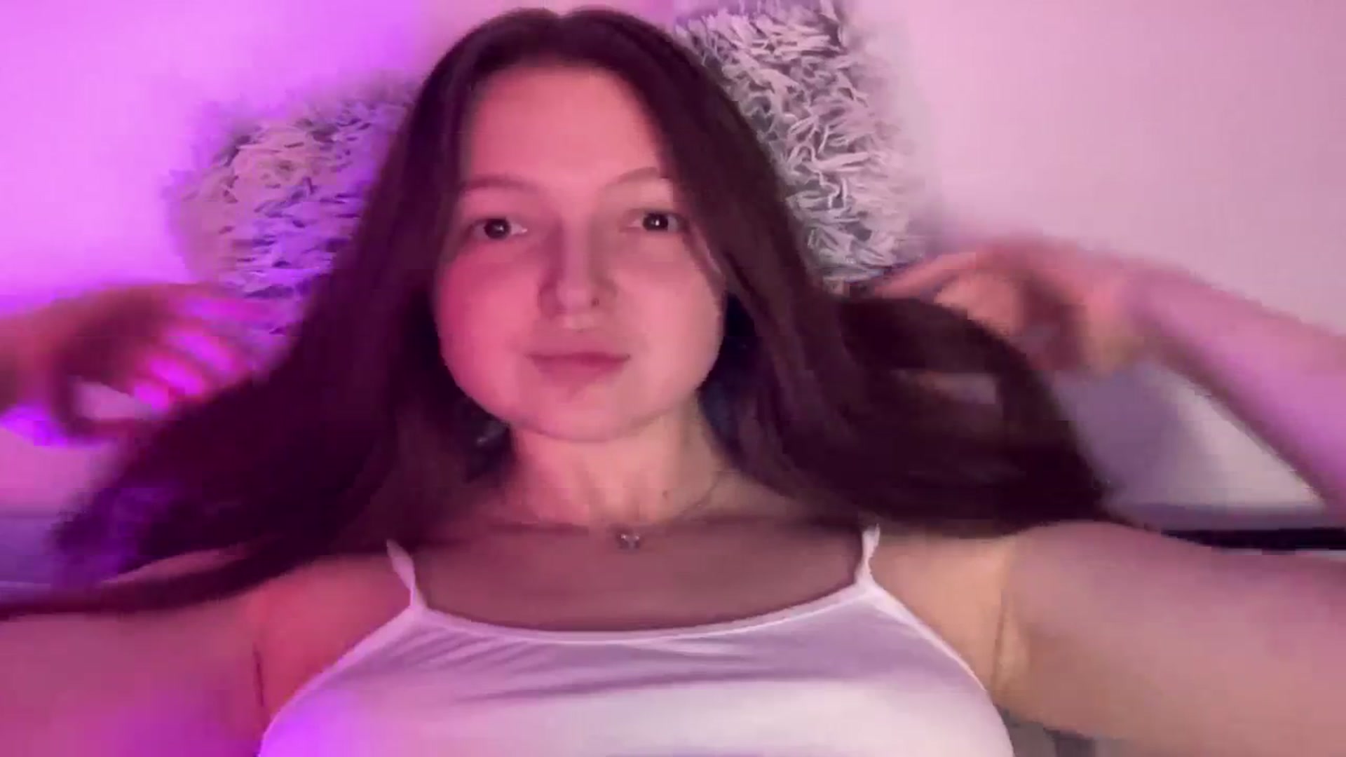 Gallery image thumbnail from AminaMi19's myfreecams stream on, 08/22/2025, 17:37 image 12 of 20