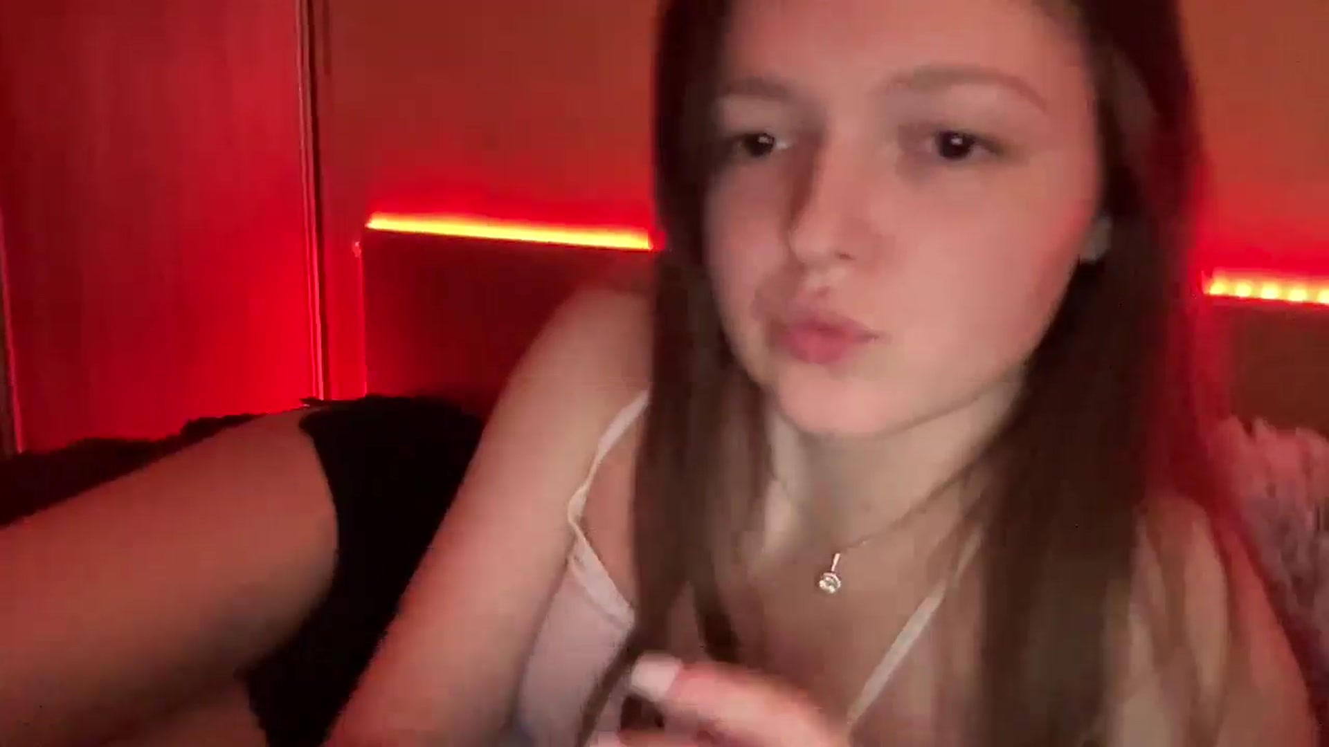 Gallery image thumbnail from AminaMi21's myfreecams stream on, 05/25/2024, 13:43 image 10 of 20