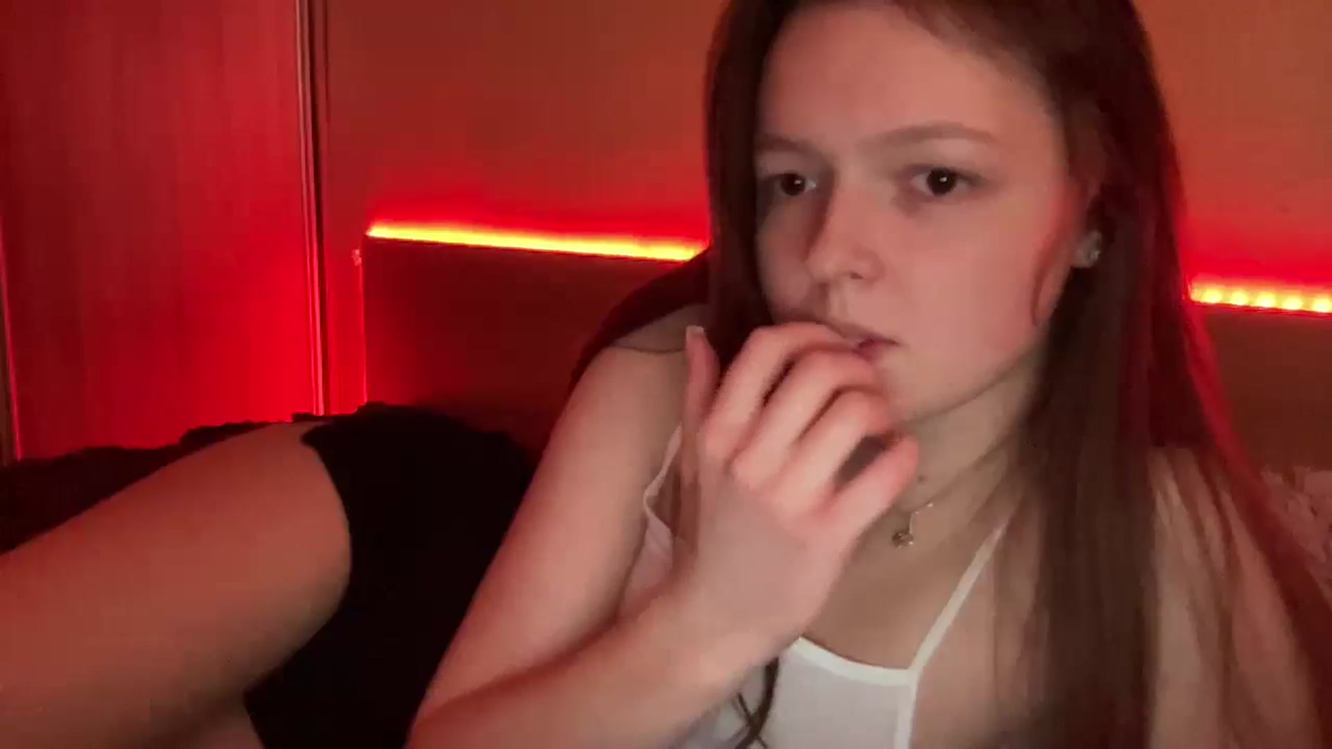 Gallery image thumbnail from AminaMi21's myfreecams stream on, 05/25/2024, 13:43 image 9 of 20