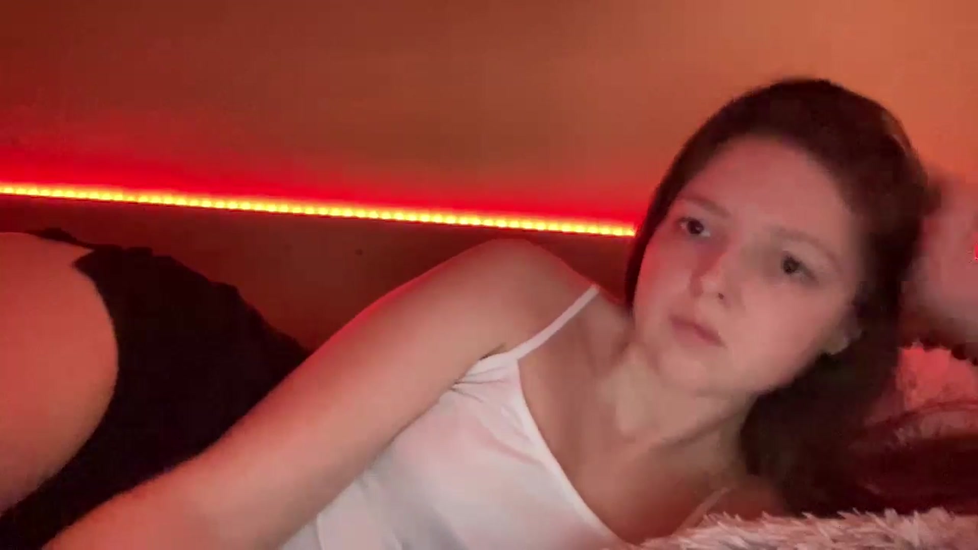 Gallery image thumbnail from AminaMi21's myfreecams stream on, 05/25/2024, 13:43 image 14 of 20