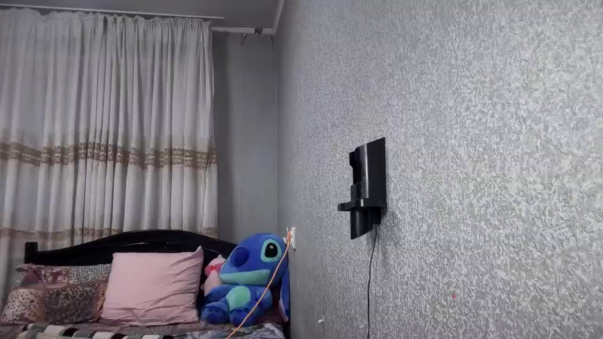 Gallery image thumbnail from AminaRoze's myfreecams stream on, 05/19/2025, 17:23 image 8 of 20