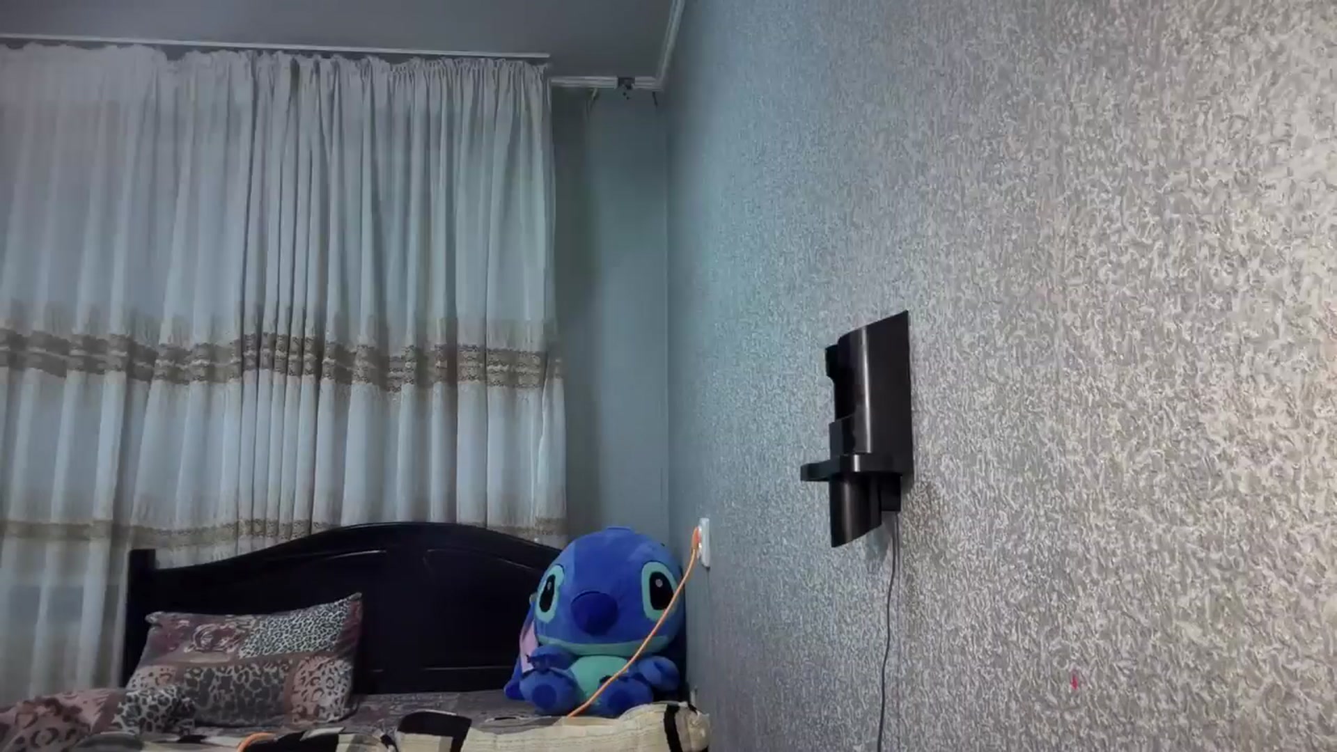 Gallery image thumbnail from AminaRoze's myfreecams stream on, 05/27/2025, 20:05 image 20 of 20