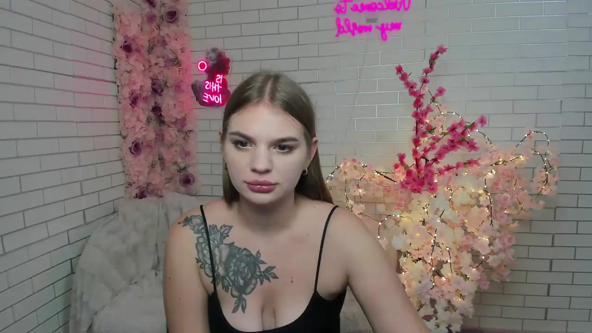 Gallery image thumbnail from AmiraVoss's myfreecams stream on, 09/14/2026, 09:52 image 4 of 20