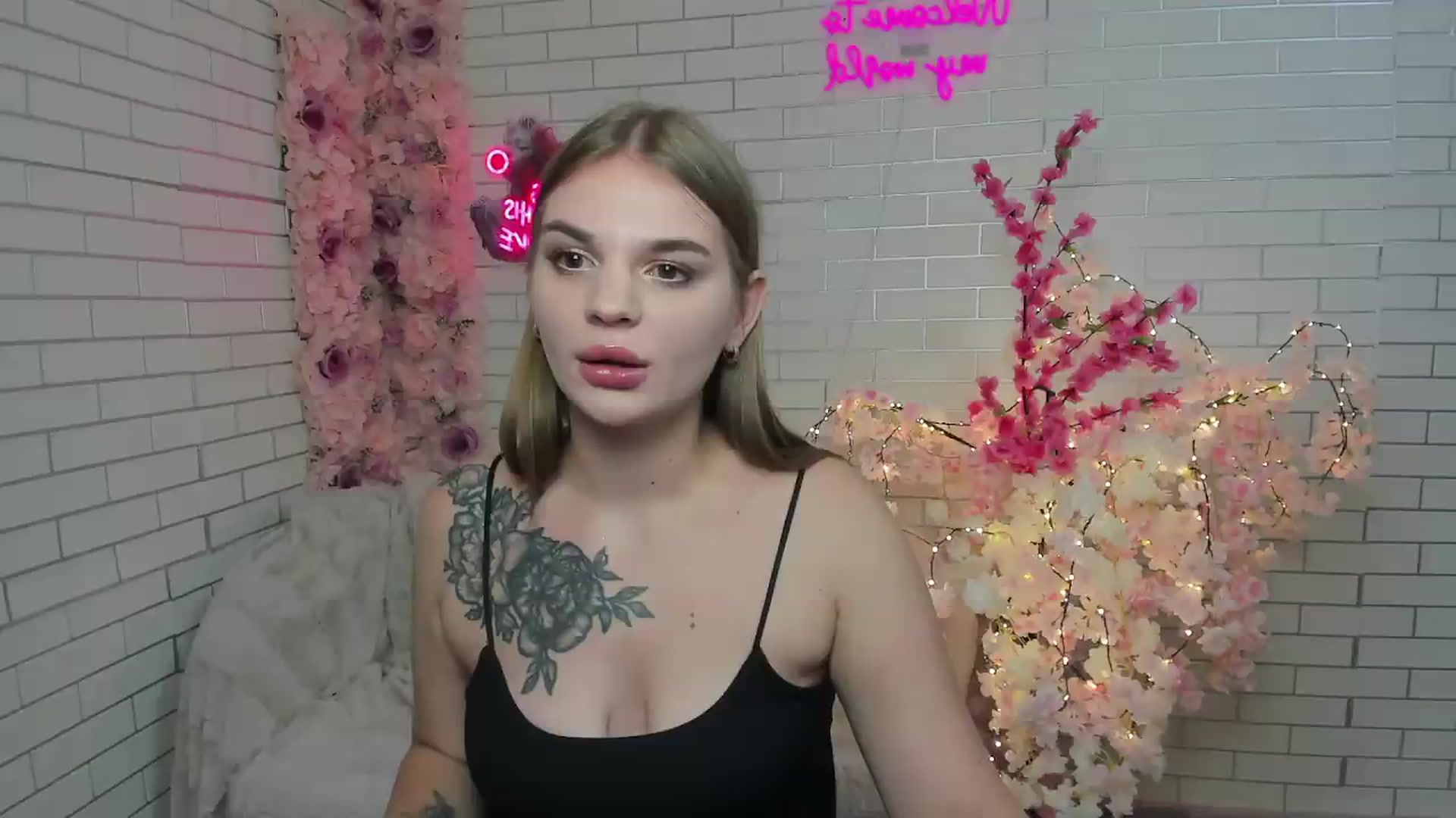 Gallery image thumbnail from AmiraVoss's myfreecams stream on, 09/14/2026, 09:52 image 10 of 20