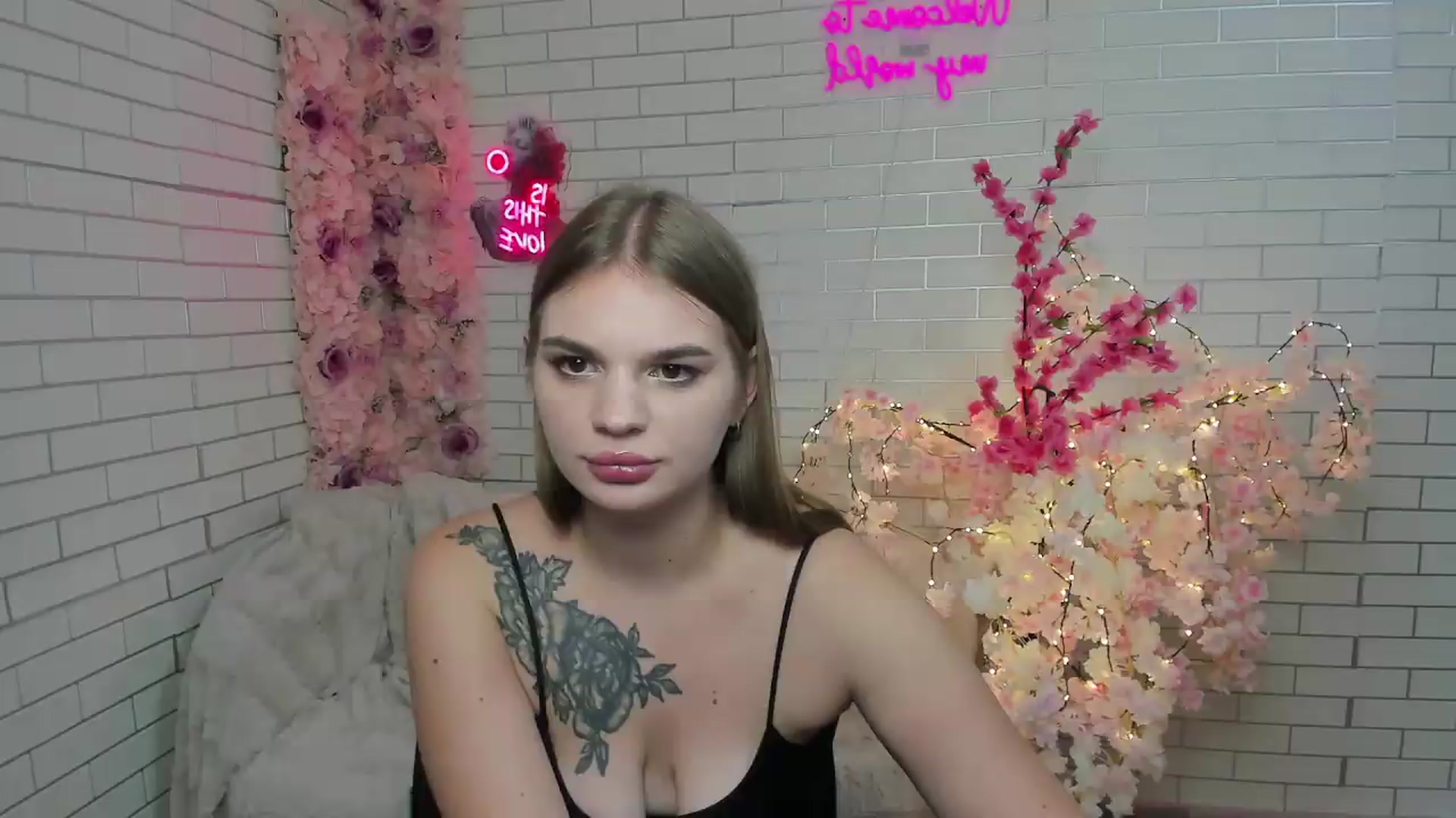 Gallery image thumbnail from AmiraVoss's myfreecams stream on, 09/14/2026, 09:52 image 6 of 20