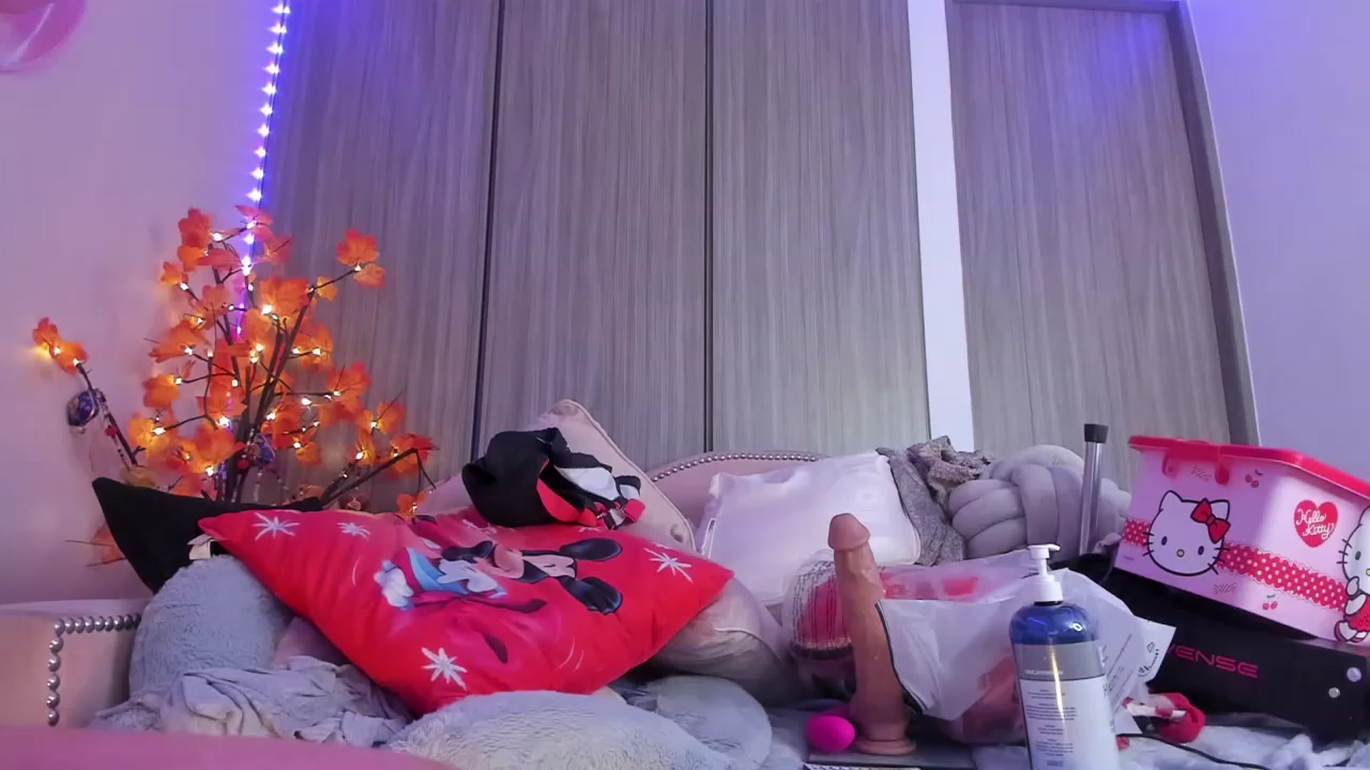 Gallery image thumbnail from Amirabelle4u's myfreecams stream on, 11/22/2022, 01:13 image 4 of 20