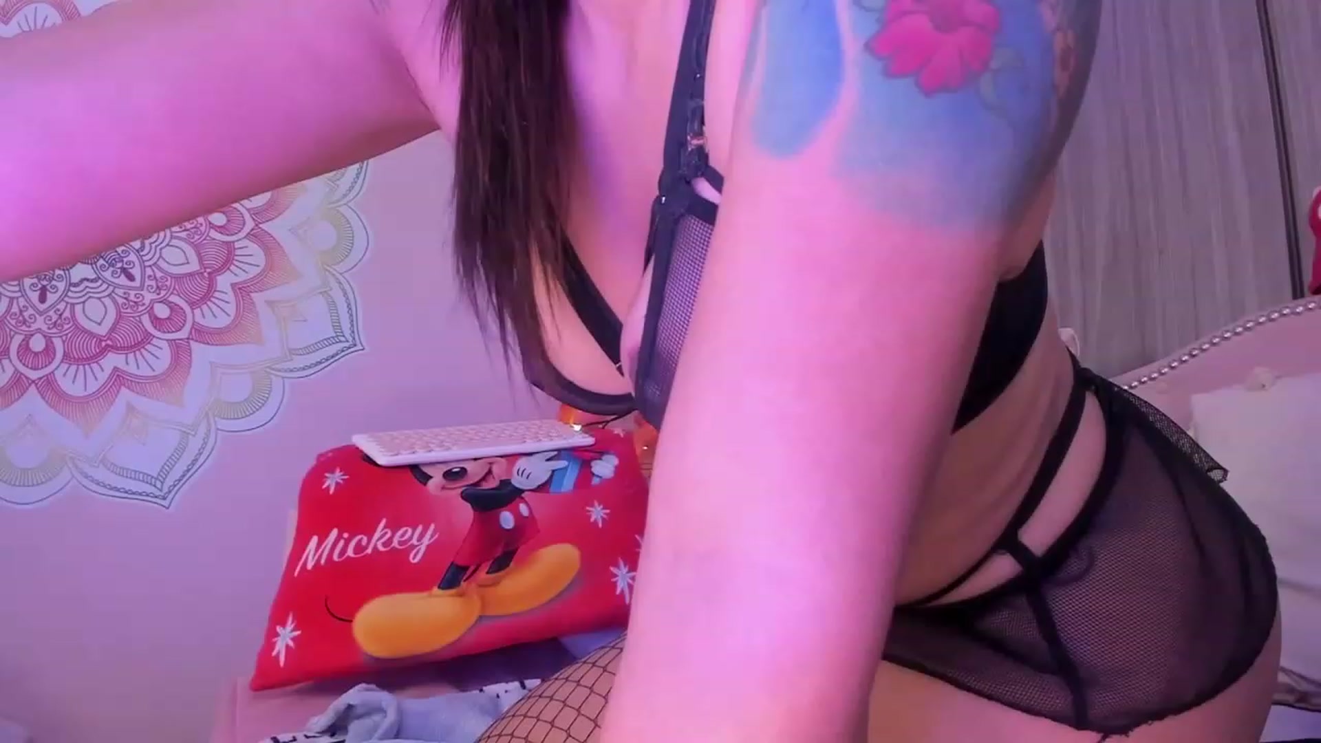 Gallery image thumbnail from Amirabelle4u's myfreecams stream on, 11/29/2022, 24:03 image 1 of 20