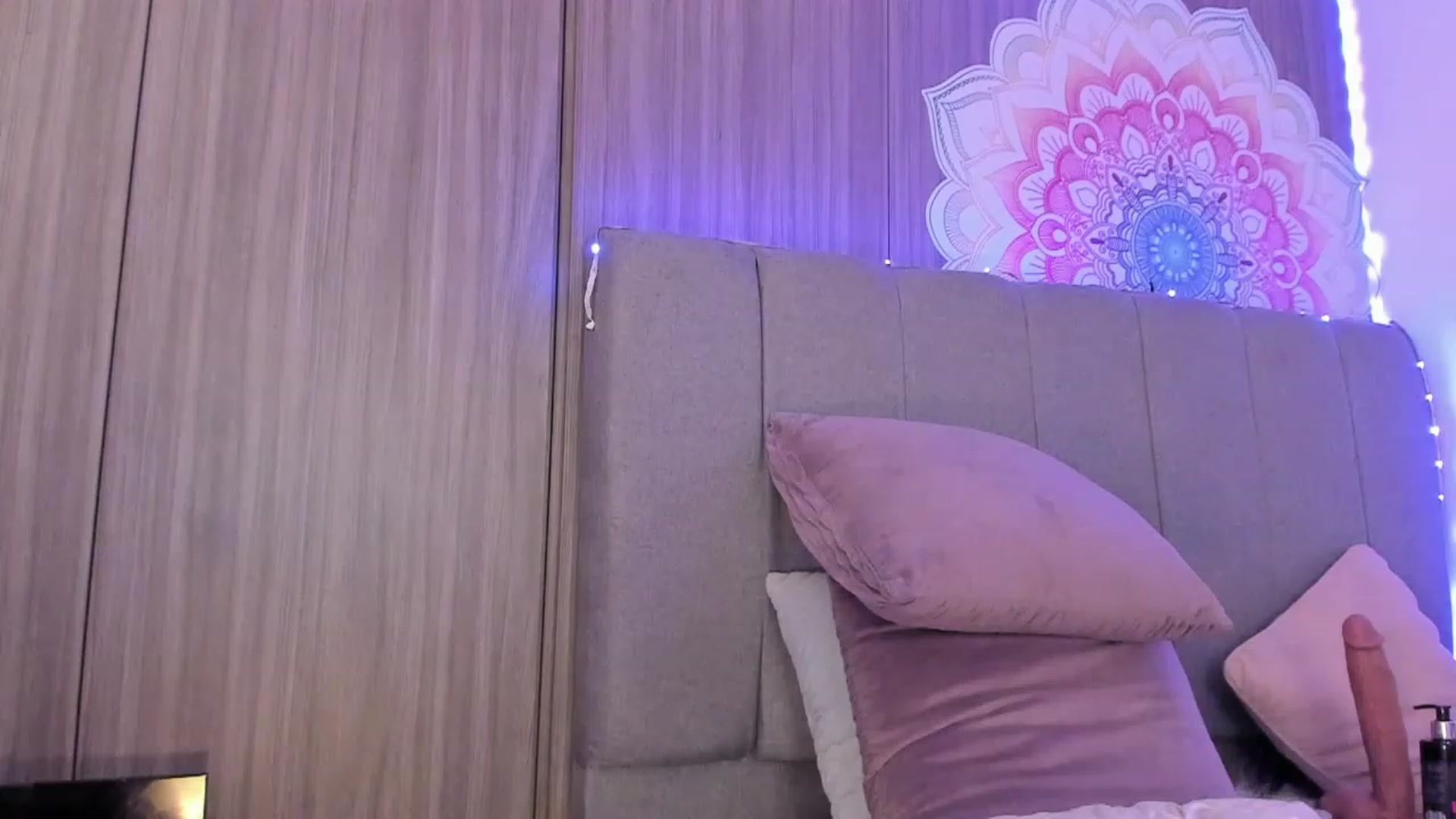 Gallery image thumbnail from Amirabelle4u's myfreecams stream on, 05/21/2023, 02:36 image 2 of 20