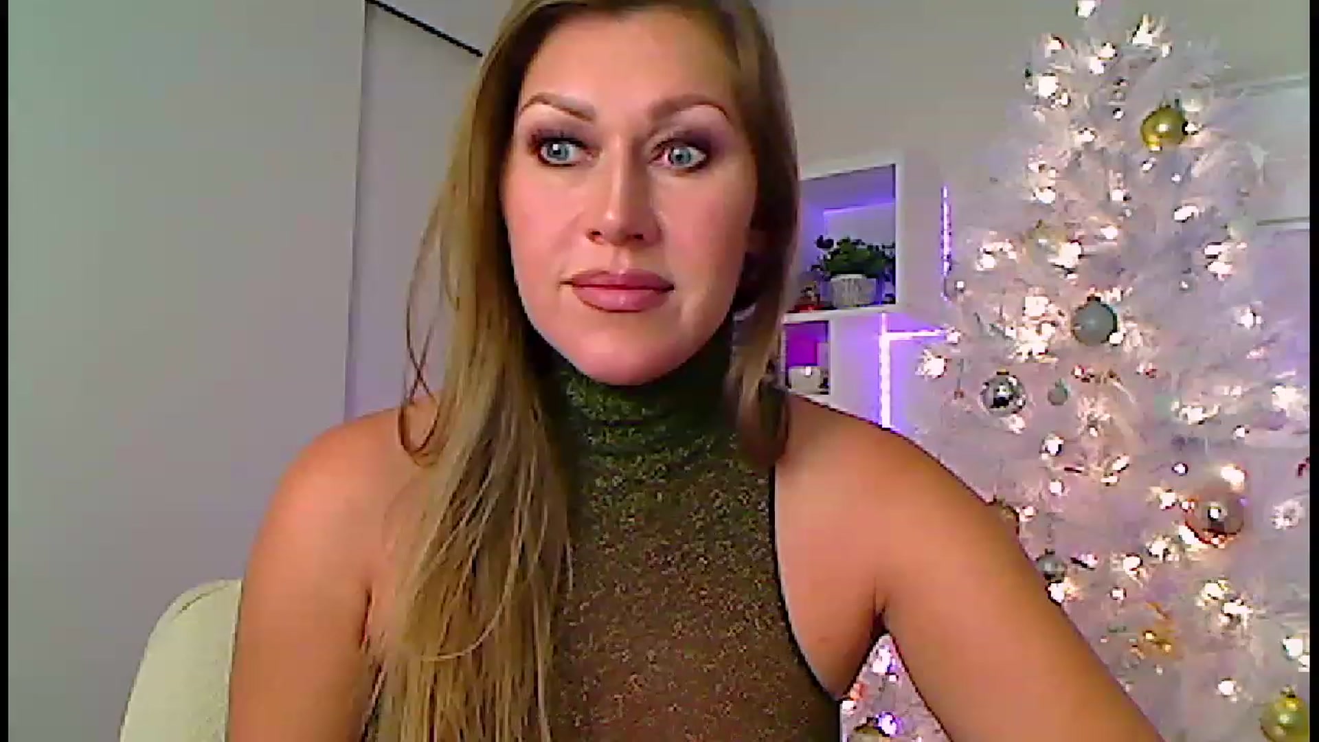 Gallery image thumbnail from Amiri's myfreecams stream on, 12/18/2022, 05:09 image 13 of 20