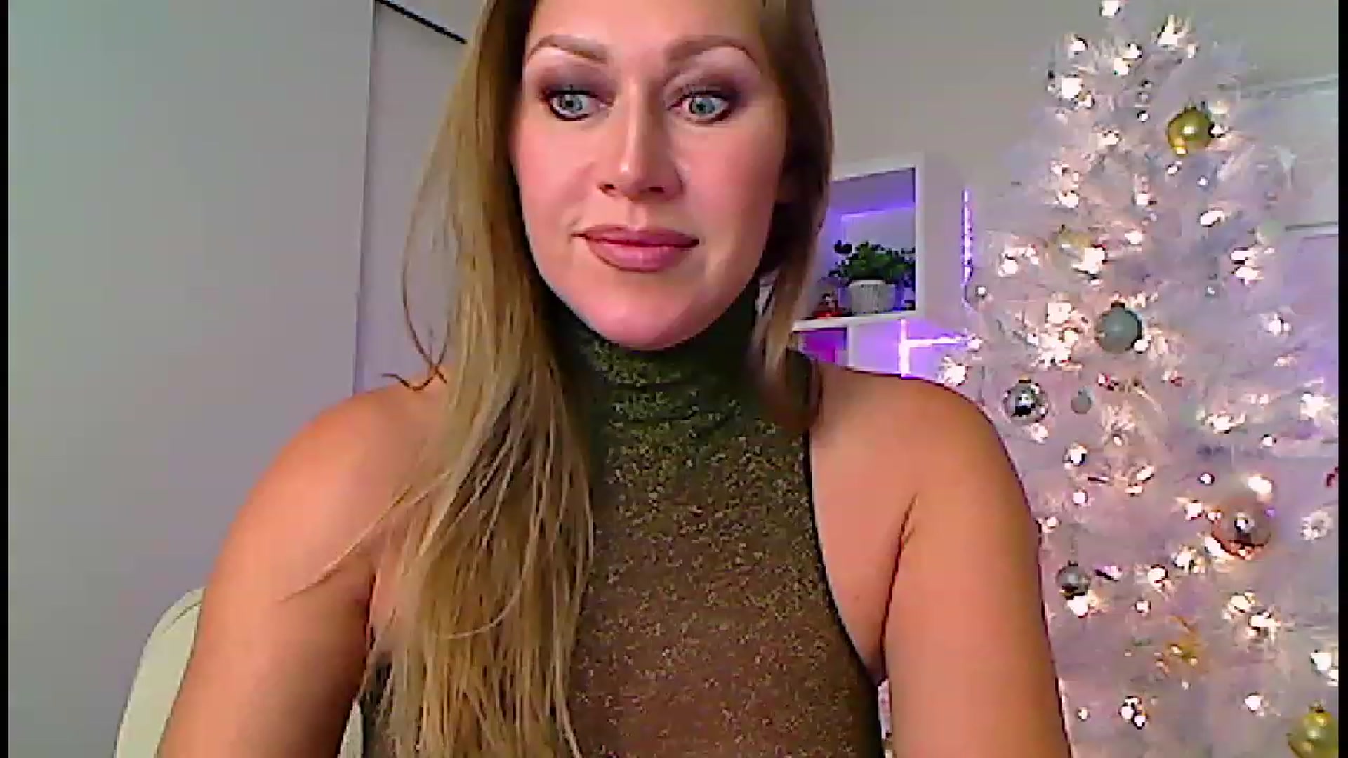 Gallery image thumbnail from Amiri's myfreecams stream on, 12/18/2022, 05:09 image 17 of 20