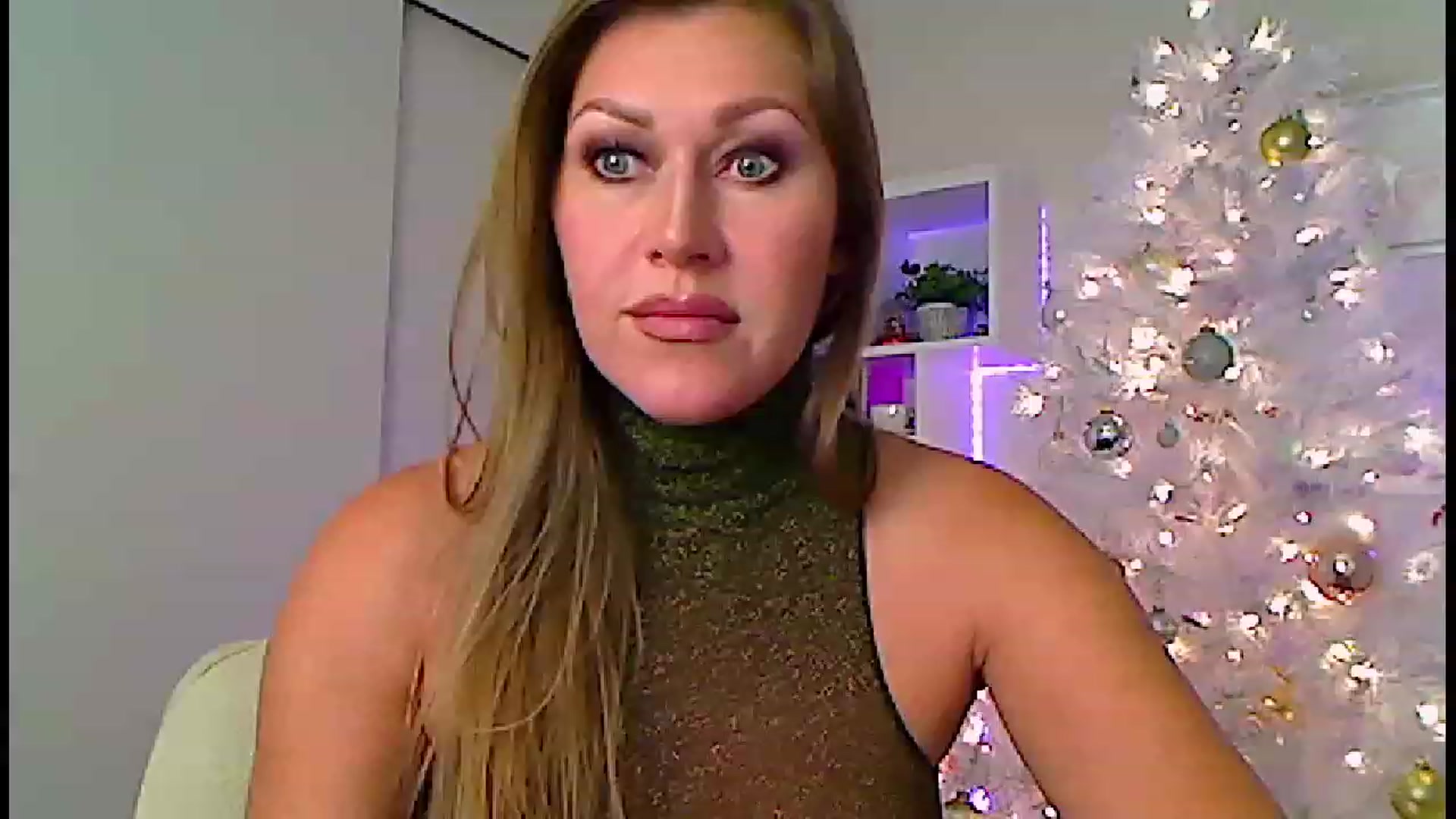 Gallery image thumbnail from Amiri's myfreecams stream on, 12/18/2022, 05:09 image 11 of 20