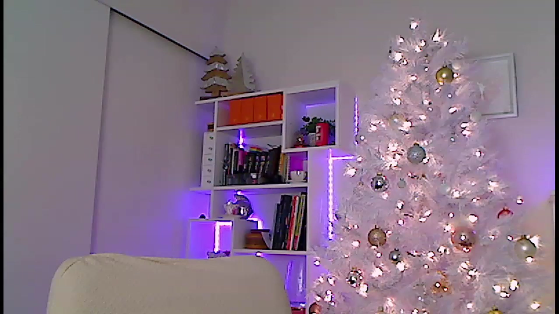 Gallery image thumbnail from Amiri's myfreecams stream on, 12/22/2022, 06:22 image 2 of 20