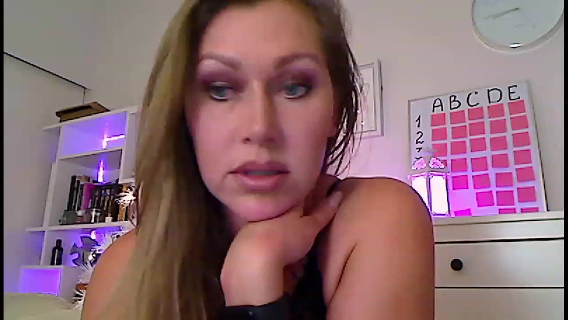 Gallery image thumbnail from Amiri's myfreecams stream on, 01/05/2023, 04:02 image 7 of 20