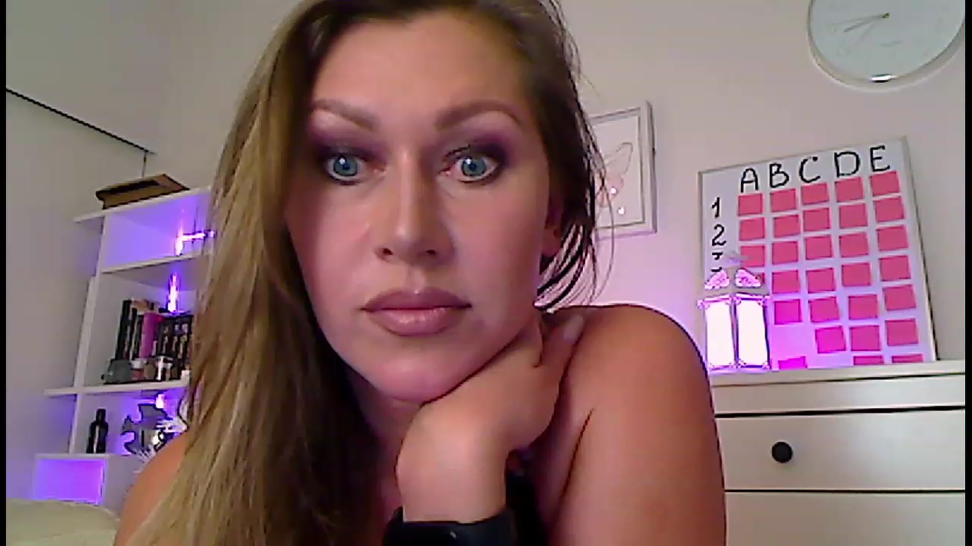 Gallery image thumbnail from Amiri's myfreecams stream on, 01/05/2023, 04:02 image 8 of 20