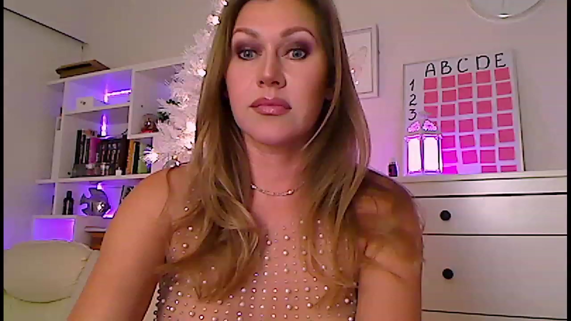 Gallery image thumbnail from Amiri's myfreecams stream on, 01/08/2023, 03:40 image 2 of 20