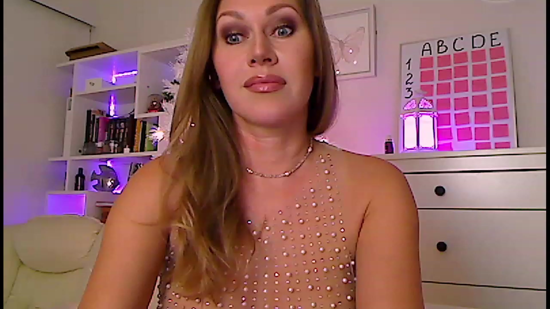 Gallery image thumbnail from Amiri's myfreecams stream on, 01/08/2023, 03:40 image 1 of 20