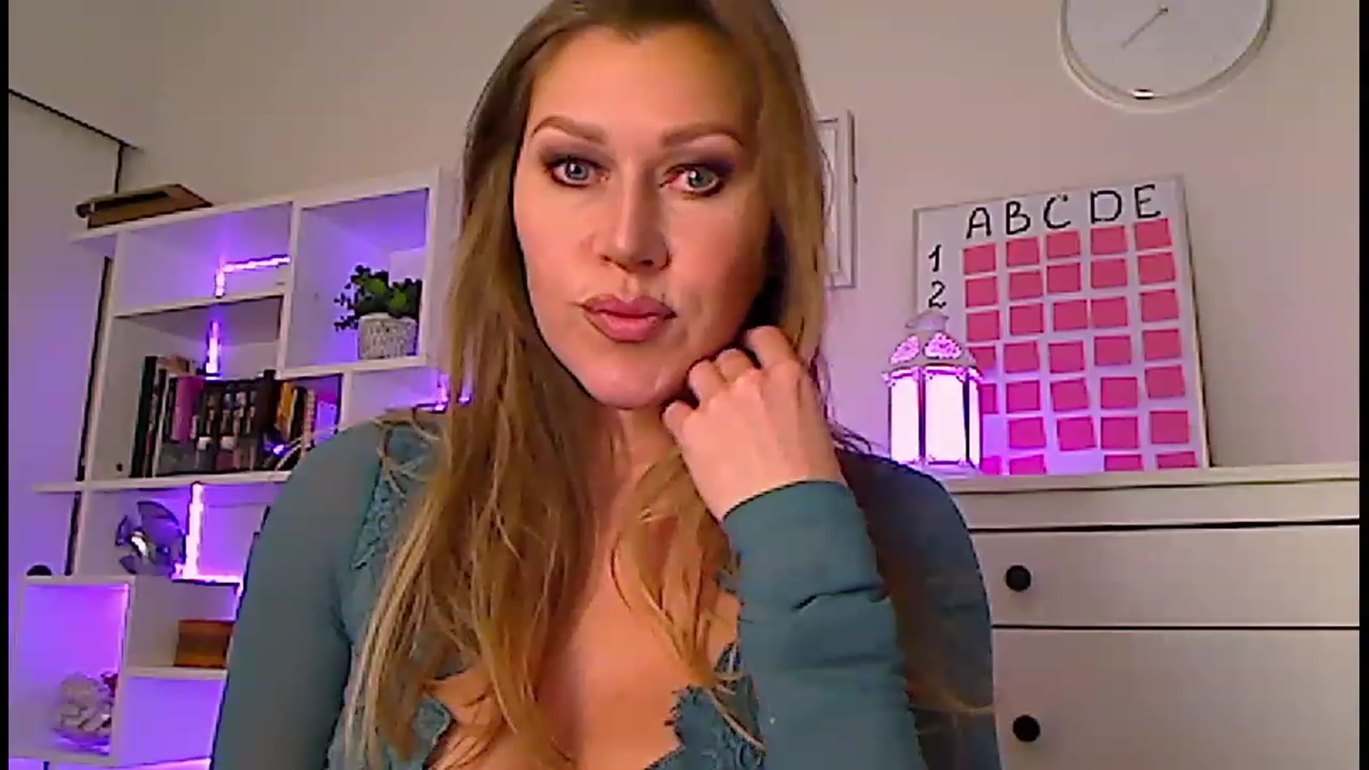 Gallery image thumbnail from Amiri's myfreecams stream on, 01/19/2023, 03:04 image 10 of 20
