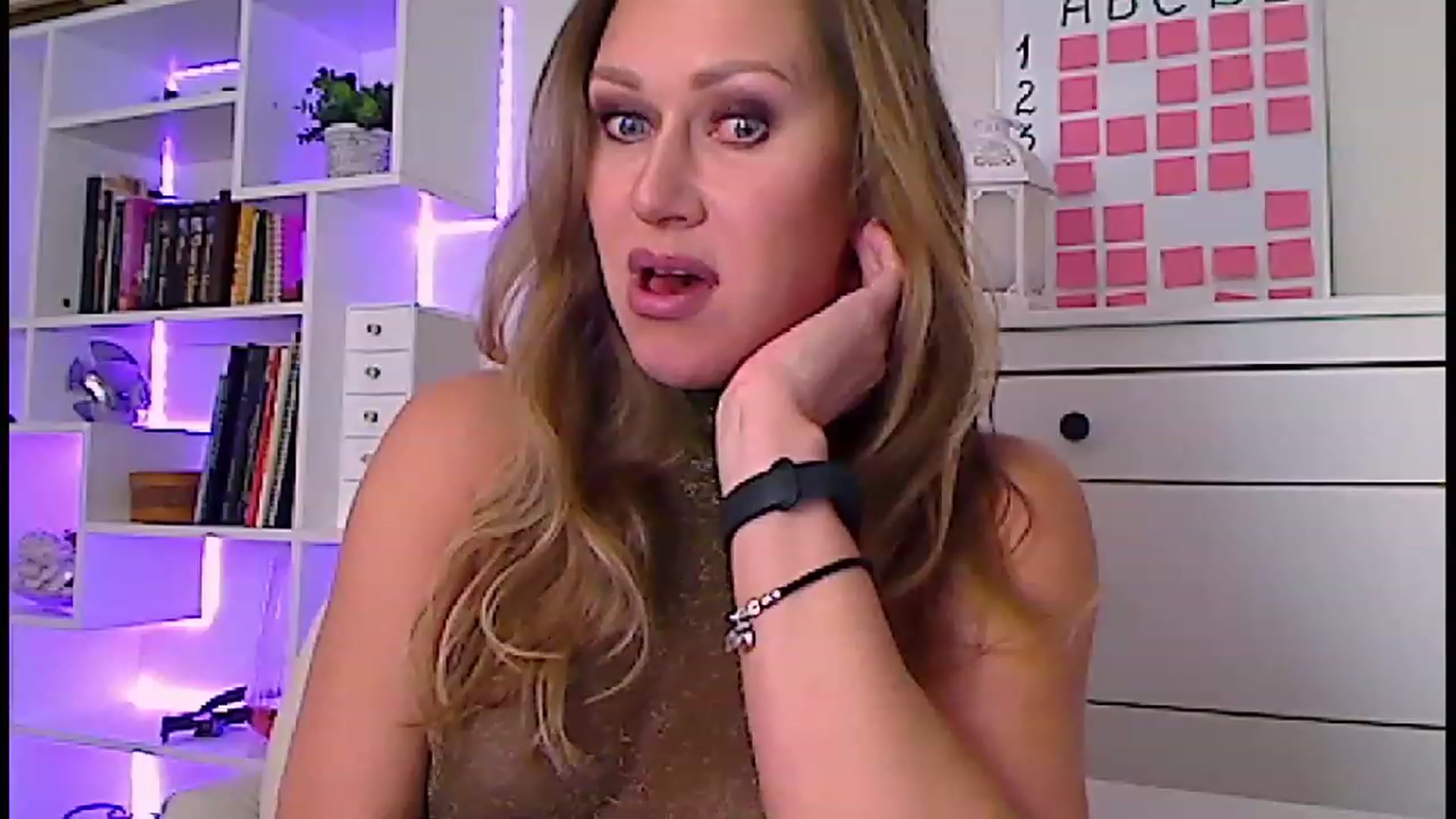 Gallery image thumbnail from Amiri's myfreecams stream on, 02/09/2023, 05:17 image 8 of 20