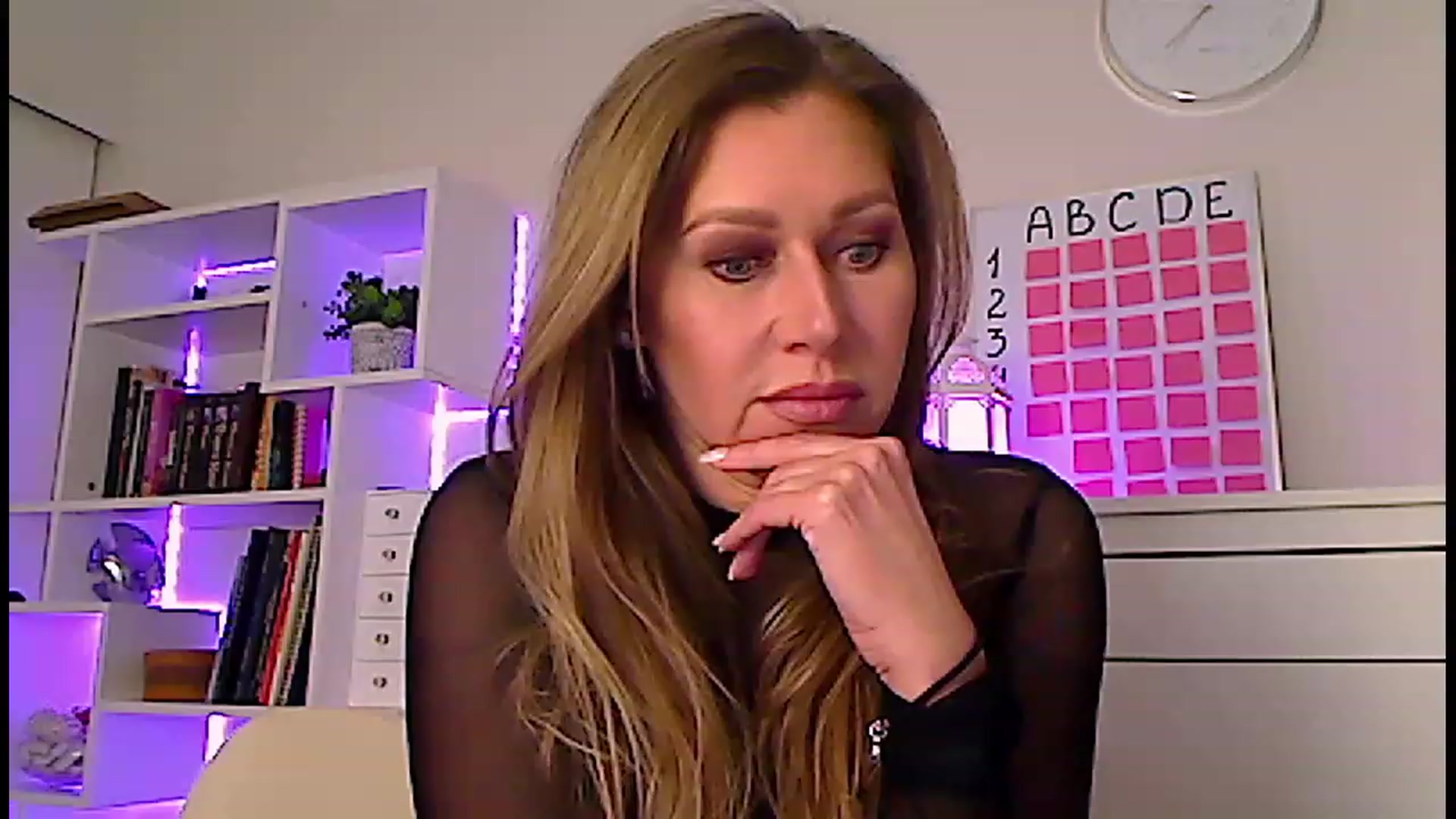 Gallery image thumbnail from Amiri's myfreecams stream on, 02/12/2023, 03:16 image 1 of 20