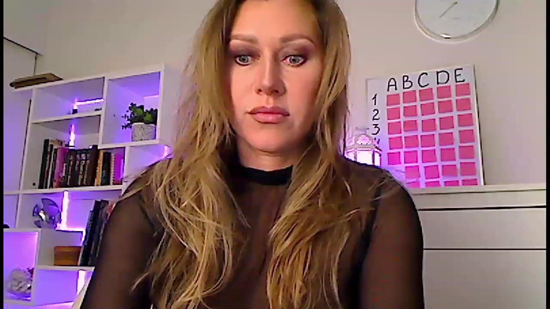 Gallery image thumbnail from Amiri's myfreecams stream on, 02/12/2023, 03:16 image 2 of 20