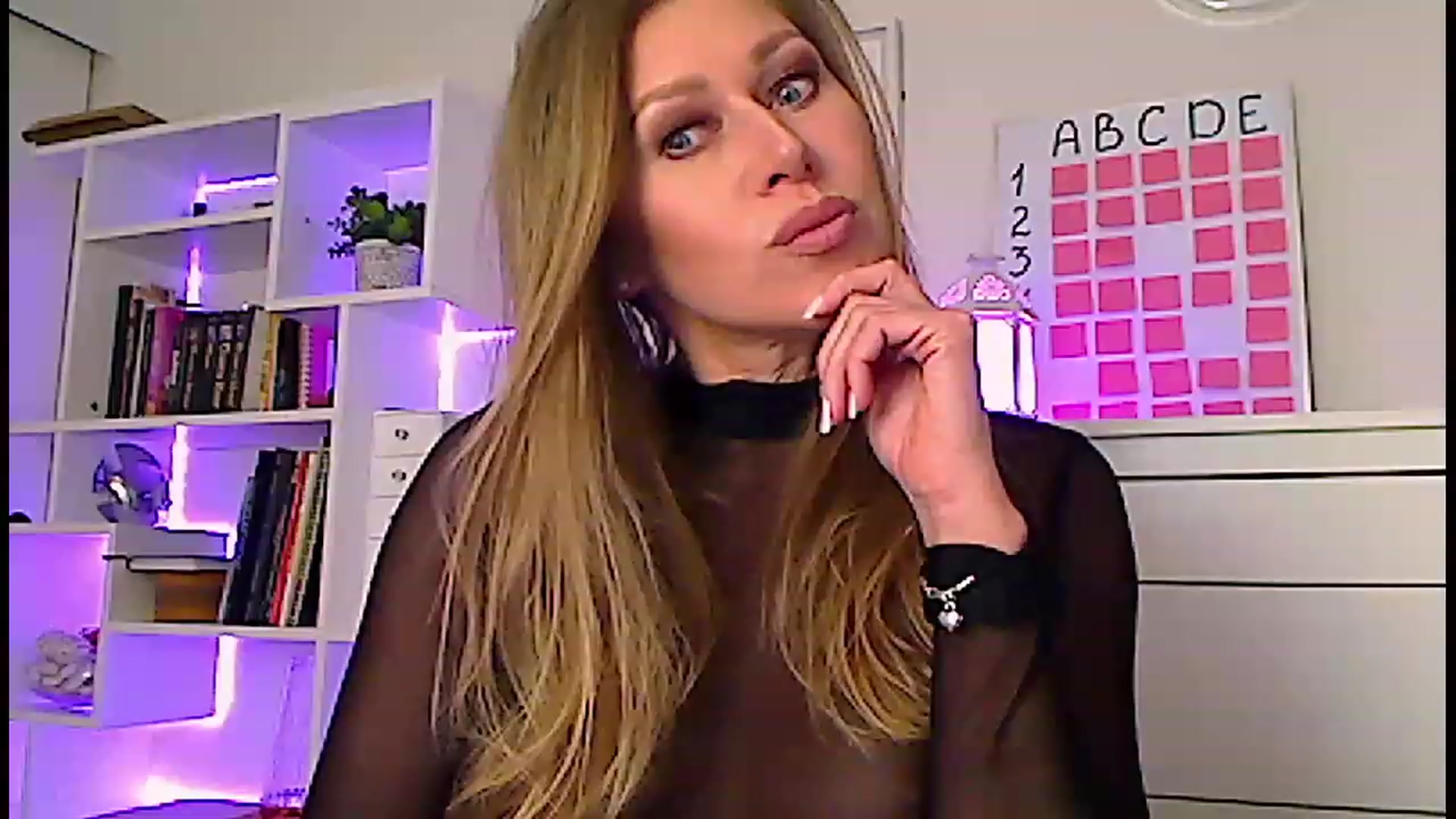 Gallery image thumbnail from Amiri's myfreecams stream on, 02/12/2023, 03:16 image 18 of 20