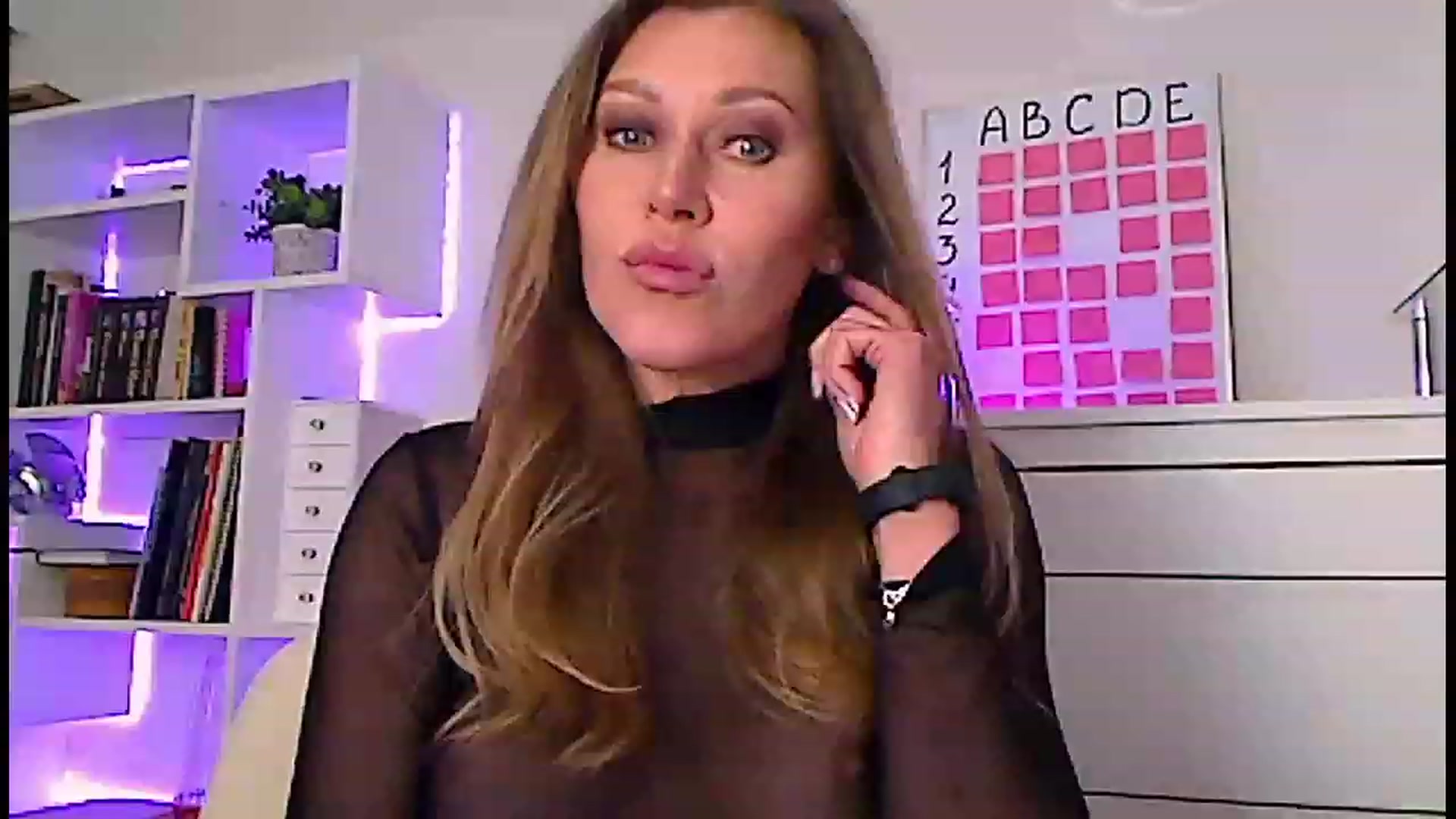 Gallery image thumbnail from Amiri's myfreecams stream on, 02/12/2023, 05:25 image 4 of 20