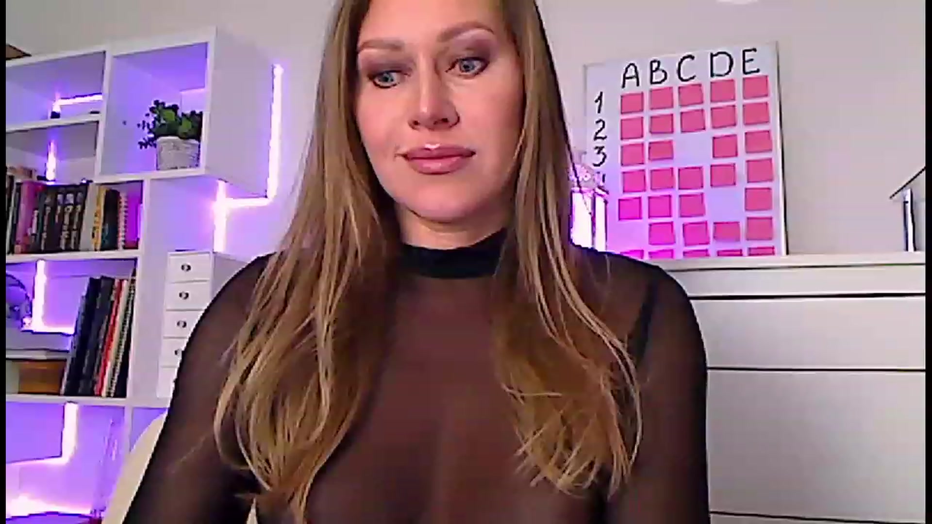 Gallery image thumbnail from Amiri's myfreecams stream on, 02/12/2023, 05:25 image 12 of 20