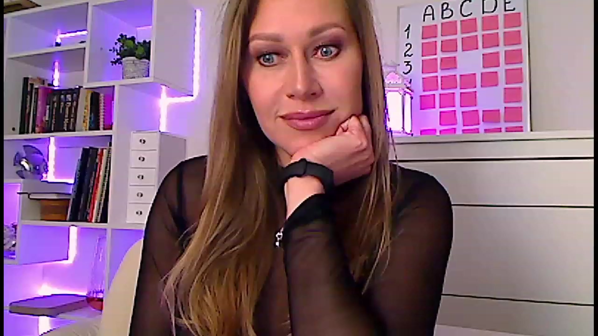 Gallery image thumbnail from Amiri's myfreecams stream on, 02/12/2023, 05:25 image 15 of 20