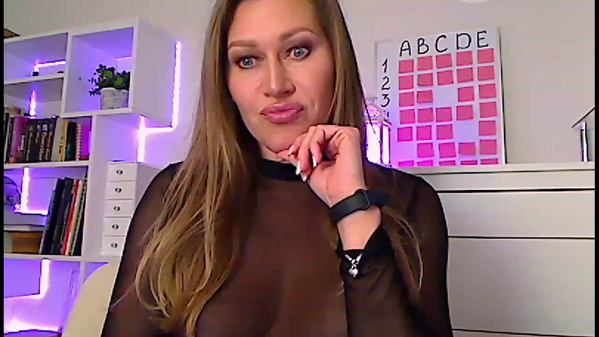 Gallery image thumbnail from Amiri's myfreecams stream on, 02/12/2023, 05:25 image 11 of 20