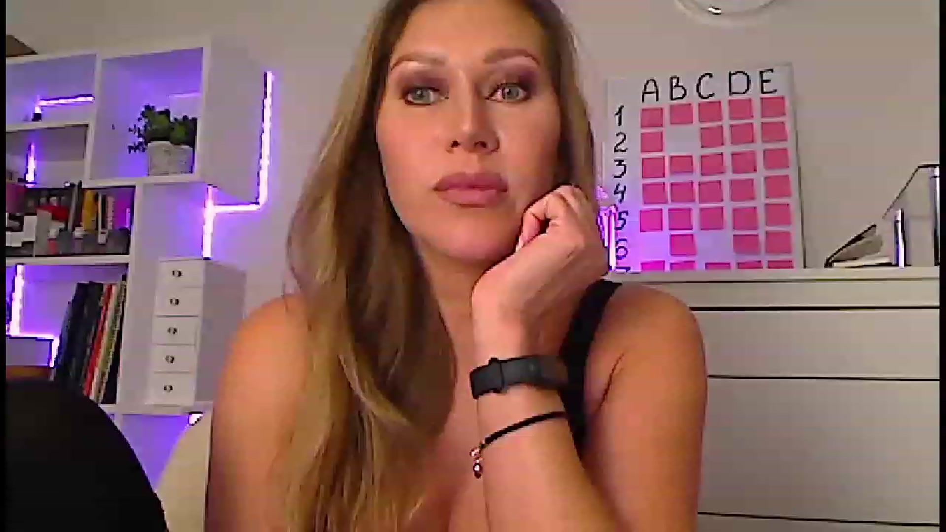 Gallery image thumbnail from Amiri's myfreecams stream on, 02/16/2023, 04:23 image 7 of 20