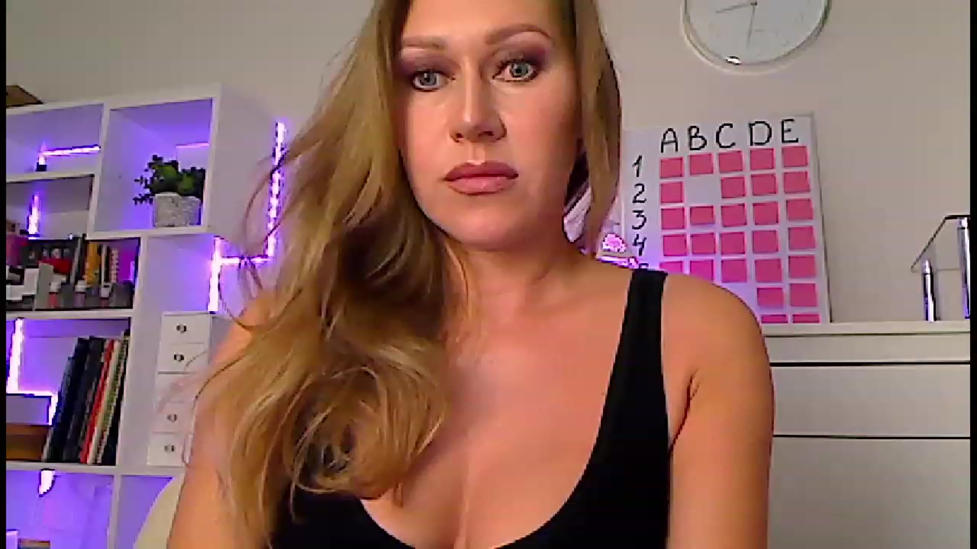 Gallery image thumbnail from Amiri's myfreecams stream on, 02/16/2023, 04:23 image 4 of 20