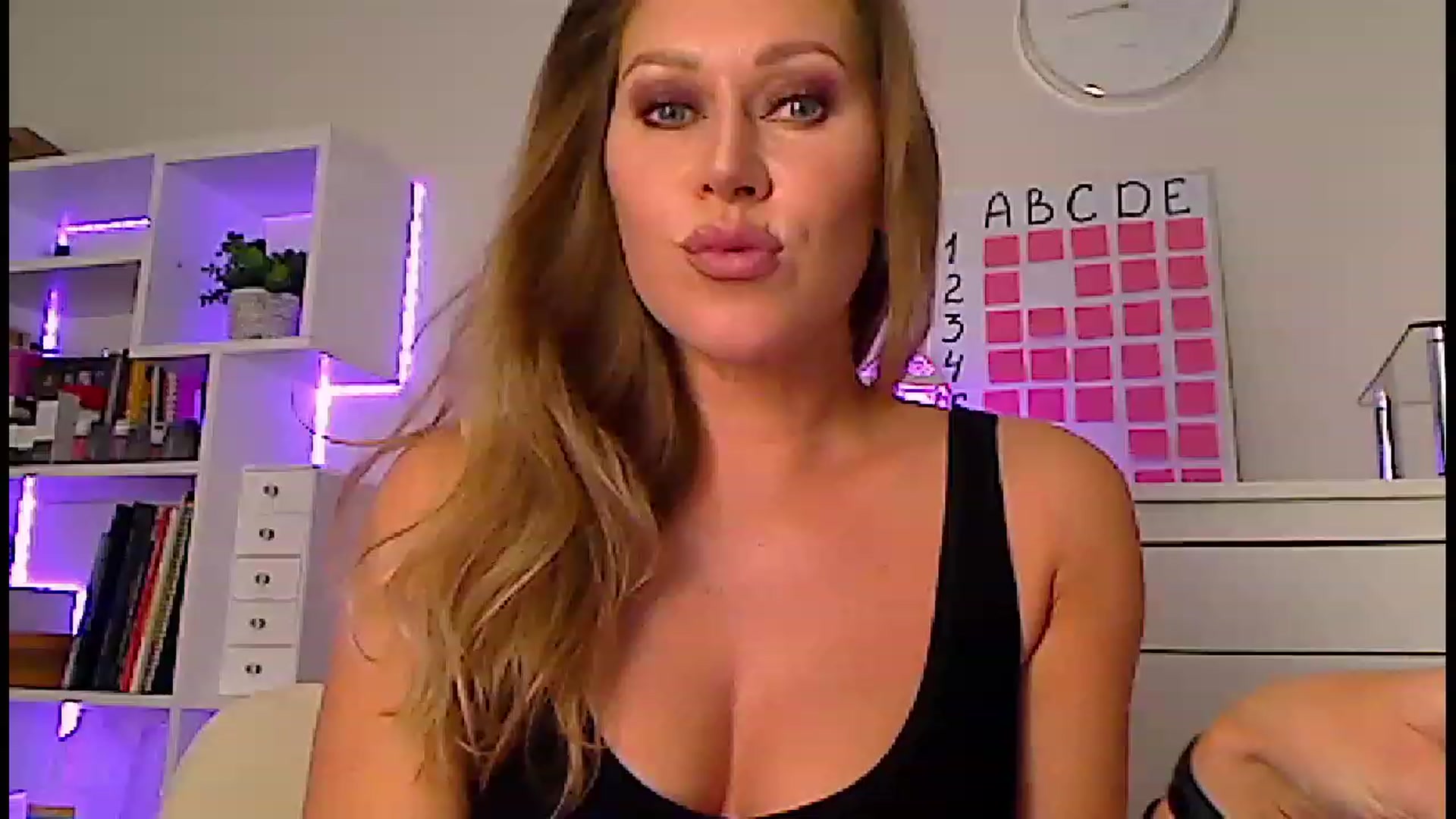 Gallery image thumbnail from Amiri's myfreecams stream on, 02/16/2023, 04:23 image 5 of 20