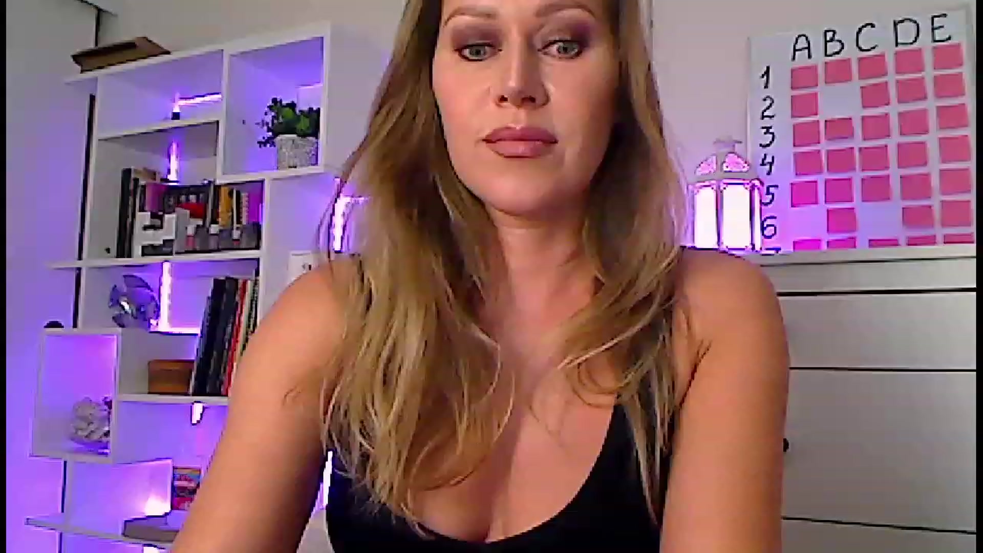 Gallery image thumbnail from Amiri's myfreecams stream on, 02/16/2023, 04:23 image 10 of 20