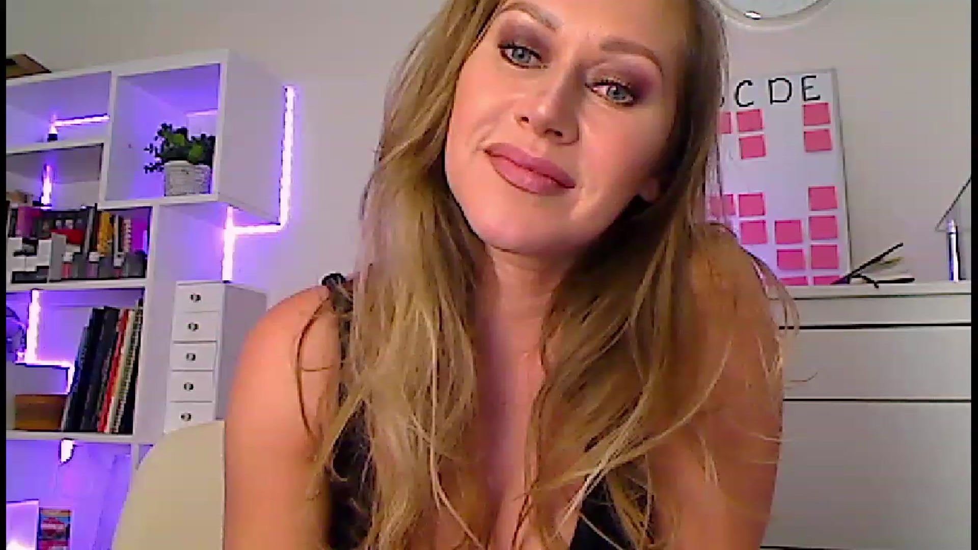 Gallery image thumbnail from Amiri's myfreecams stream on, 02/16/2023, 05:11 image 9 of 20
