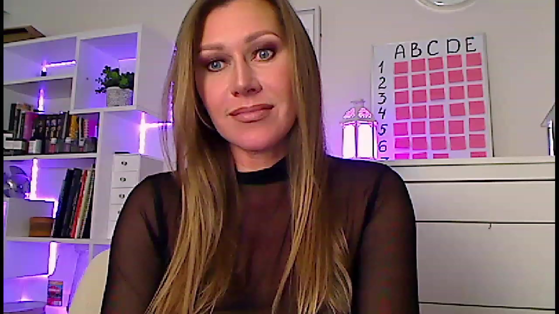 Gallery image thumbnail from Amiri's myfreecams stream on, 02/19/2023, 03:17 image 3 of 20