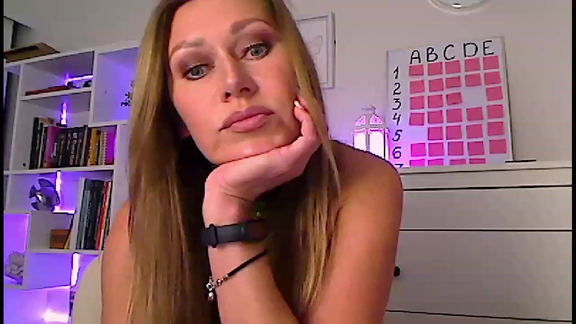 Gallery image thumbnail from Amiri's myfreecams stream on, 03/06/2023, 05:06 image 7 of 20