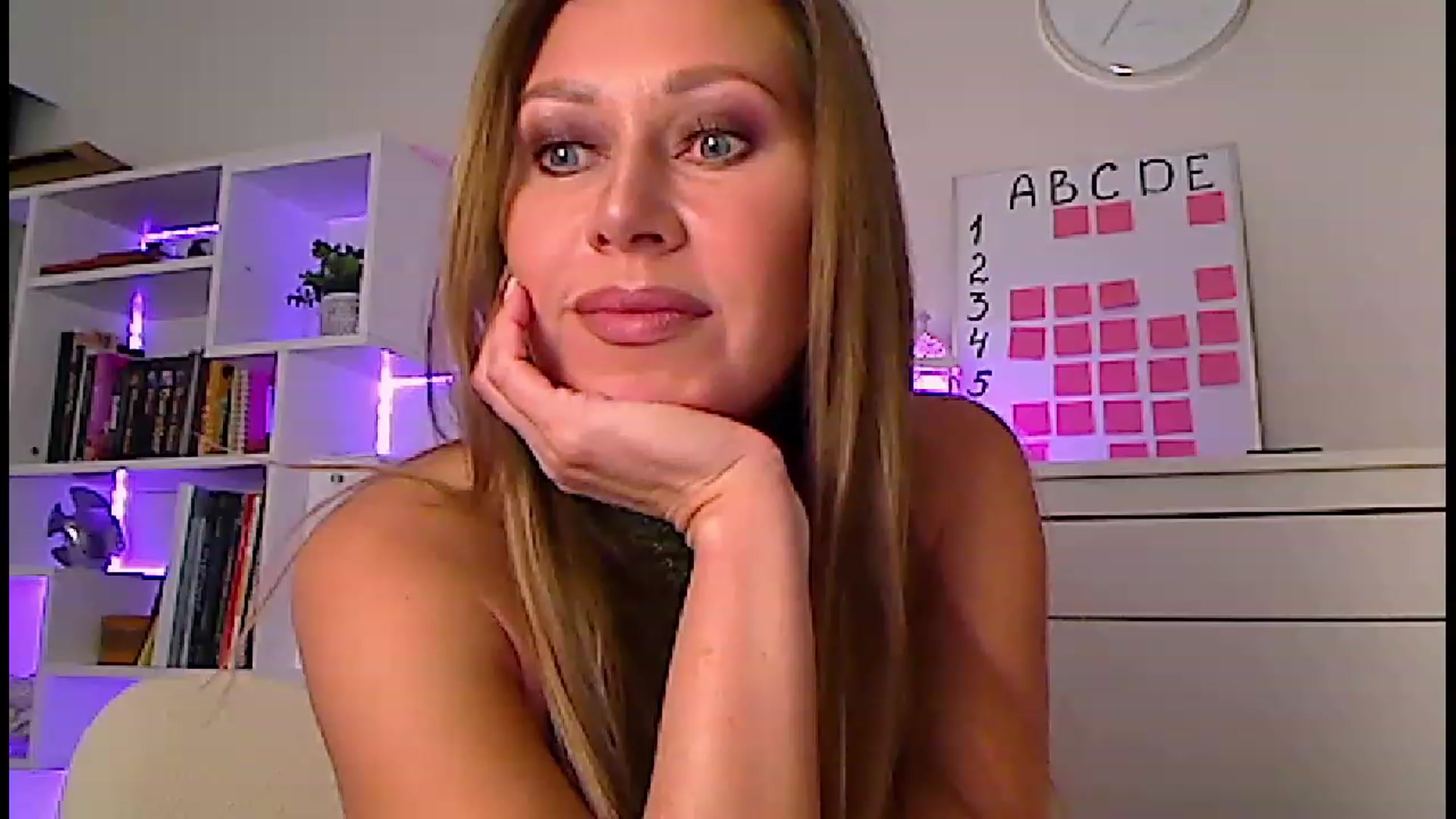 Gallery image thumbnail from Amiri's myfreecams stream on, 03/06/2023, 05:06 image 14 of 20