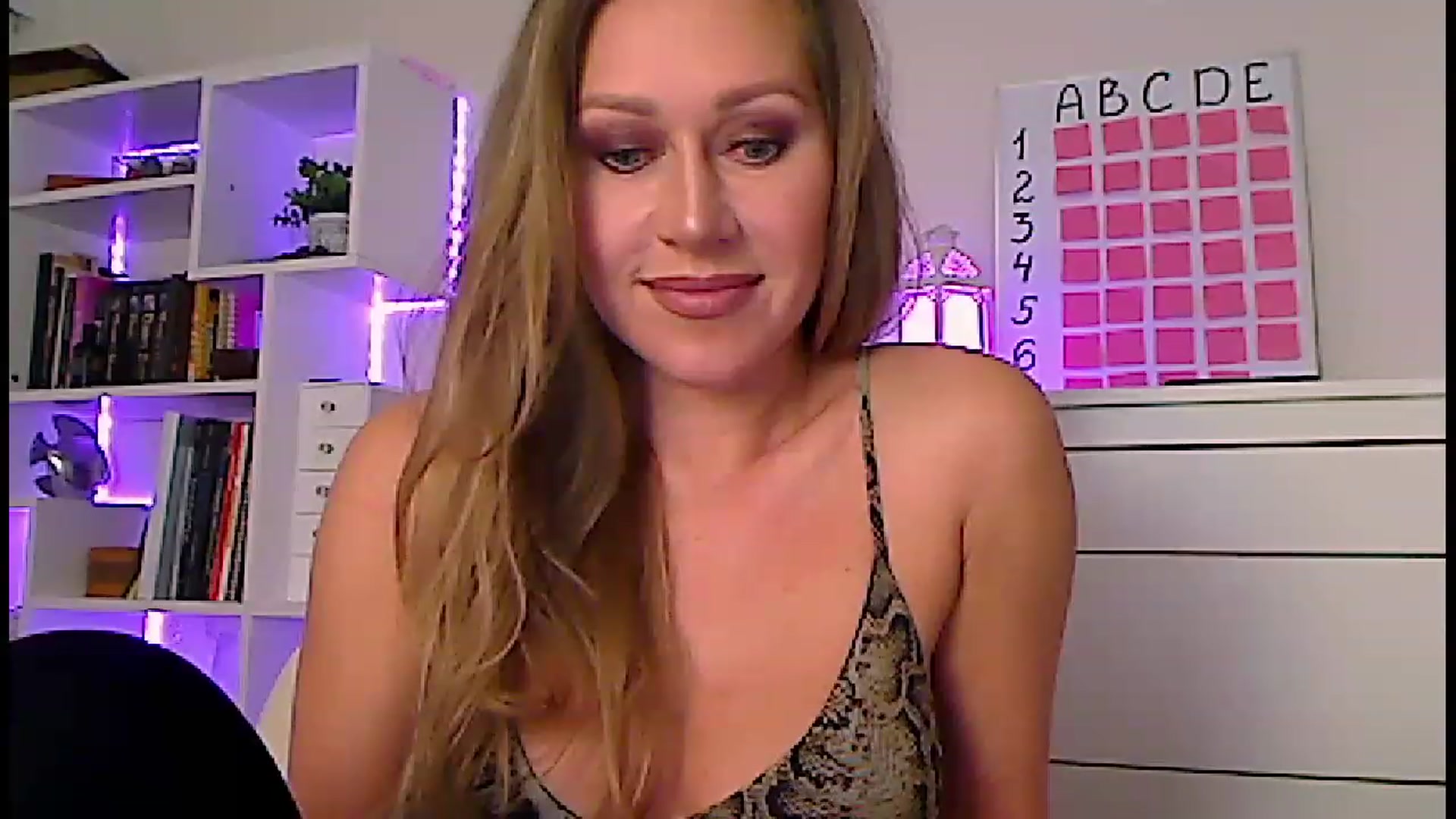 Gallery image thumbnail from Amiri's myfreecams stream on, 03/12/2023, 03:58 image 15 of 20