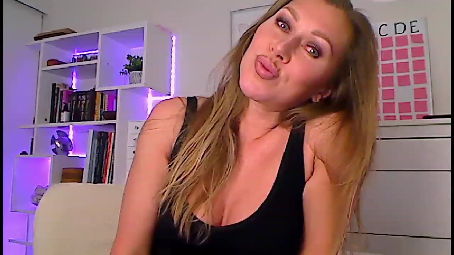 Gallery image thumbnail from Amiri's myfreecams stream on, 03/16/2023, 03:35 image 12 of 20