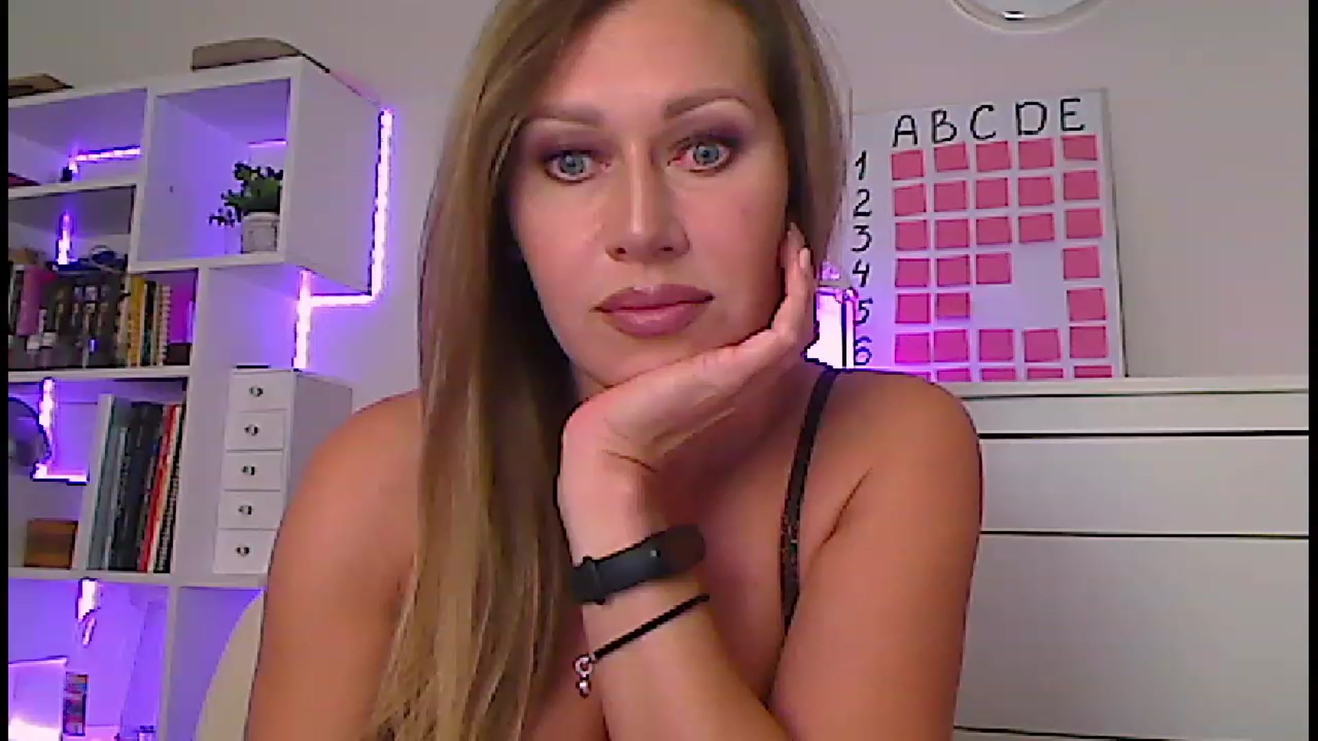 Gallery image thumbnail from Amiri's myfreecams stream on, 03/23/2023, 03:16 image 16 of 20