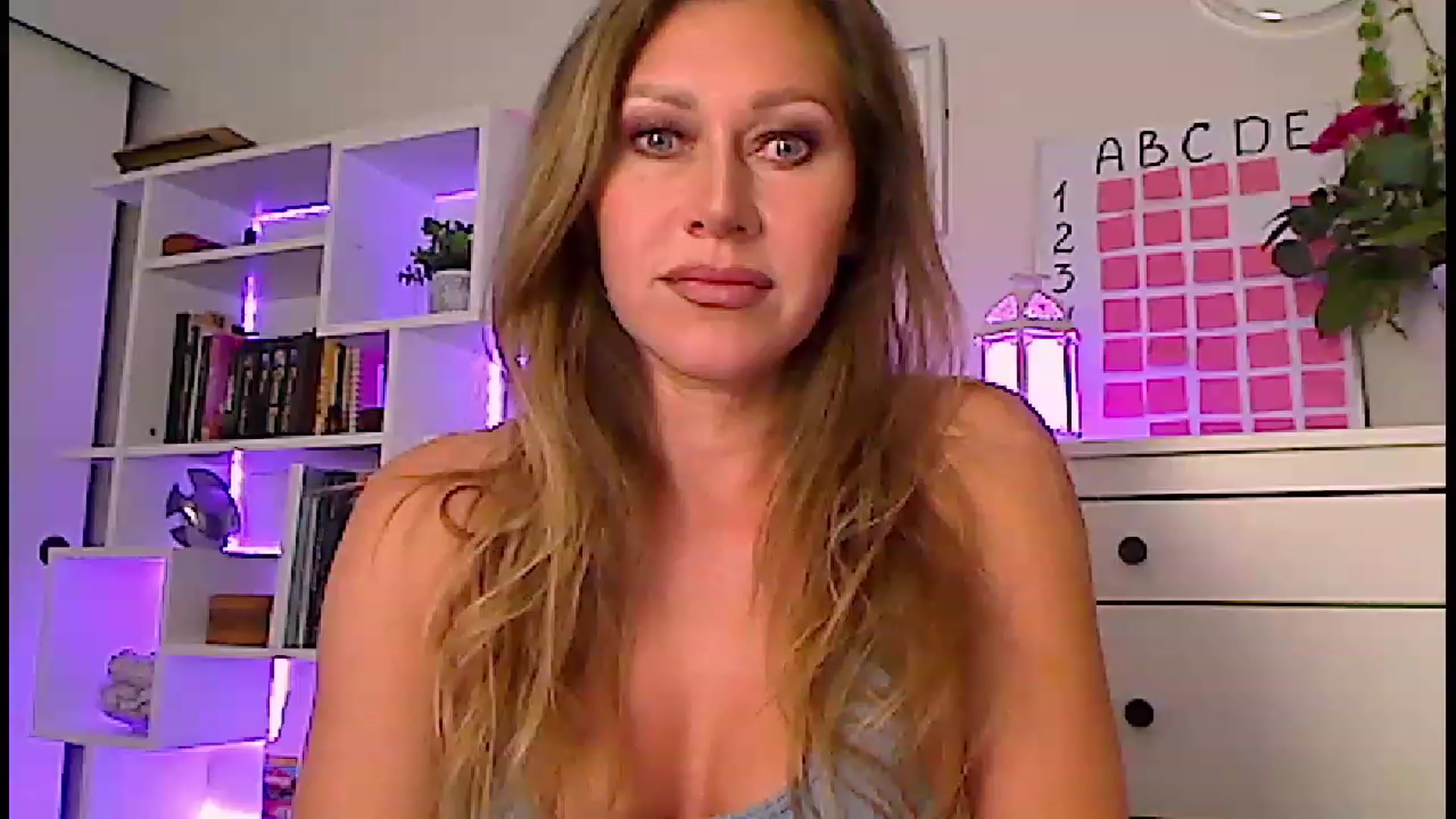 Gallery image thumbnail from Amiri's myfreecams stream on, 04/06/2023, 03:33 image 3 of 20