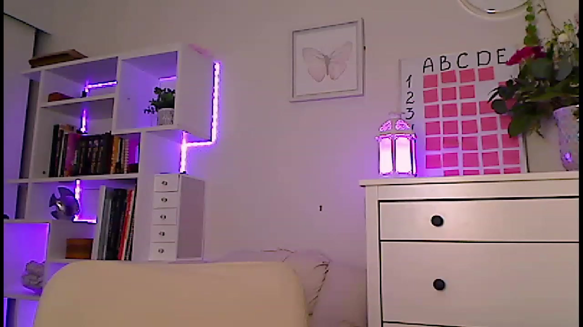 Gallery image thumbnail from Amiri's myfreecams stream on, 04/06/2023, 03:33 image 8 of 20