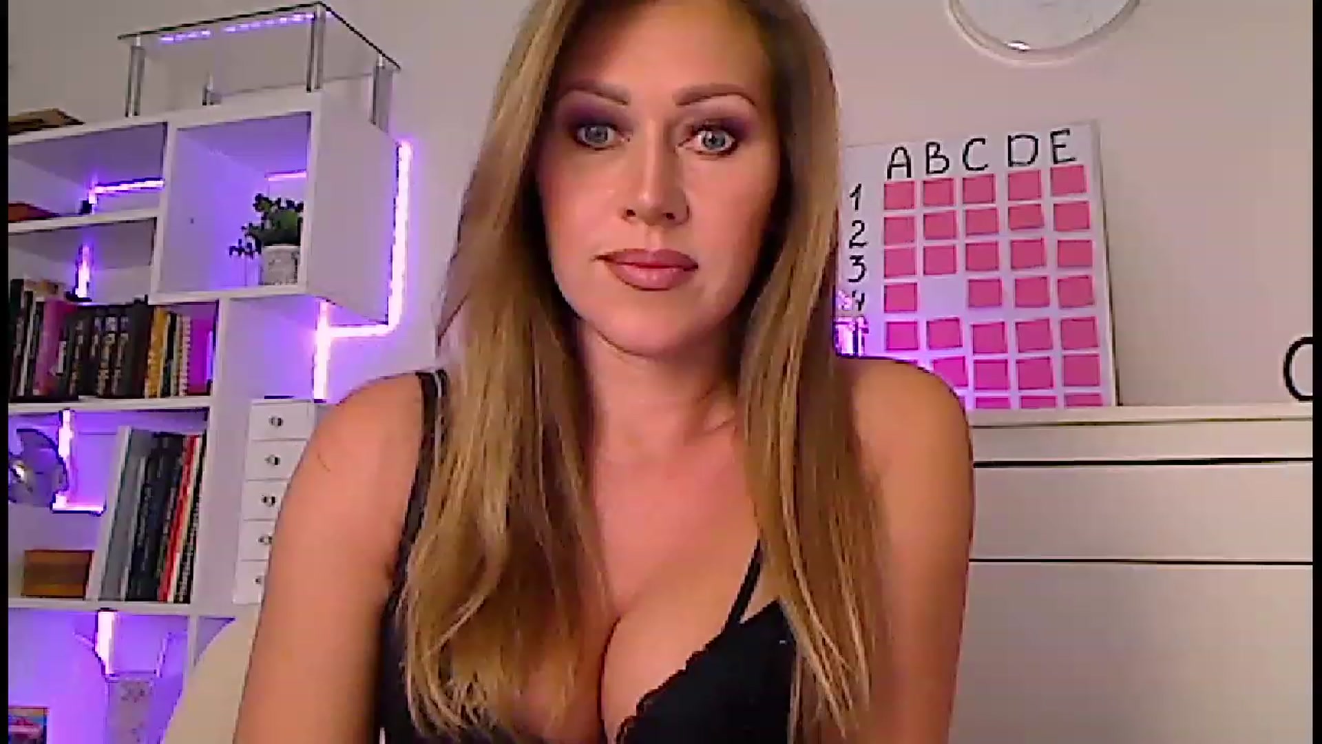 Gallery image thumbnail from Amiri's myfreecams stream on, 04/15/2023, 03:43 image 9 of 20