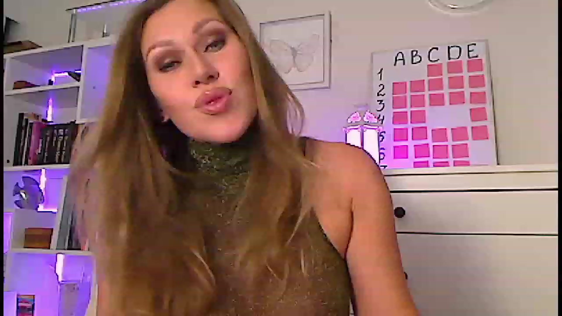 Gallery image thumbnail from Amiri's myfreecams stream on, 04/20/2023, 04:46 image 7 of 20