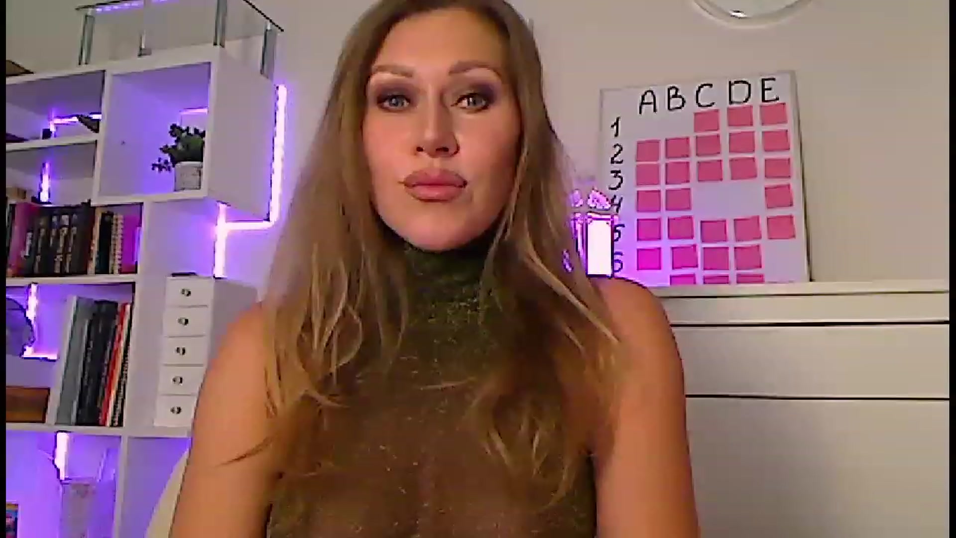 Gallery image thumbnail from Amiri's myfreecams stream on, 04/20/2023, 04:46 image 4 of 20