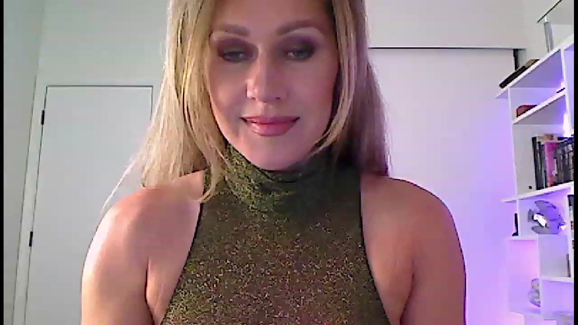 Gallery image thumbnail from Amiri's myfreecams stream on, 04/30/2023, 04:42 image 1 of 20