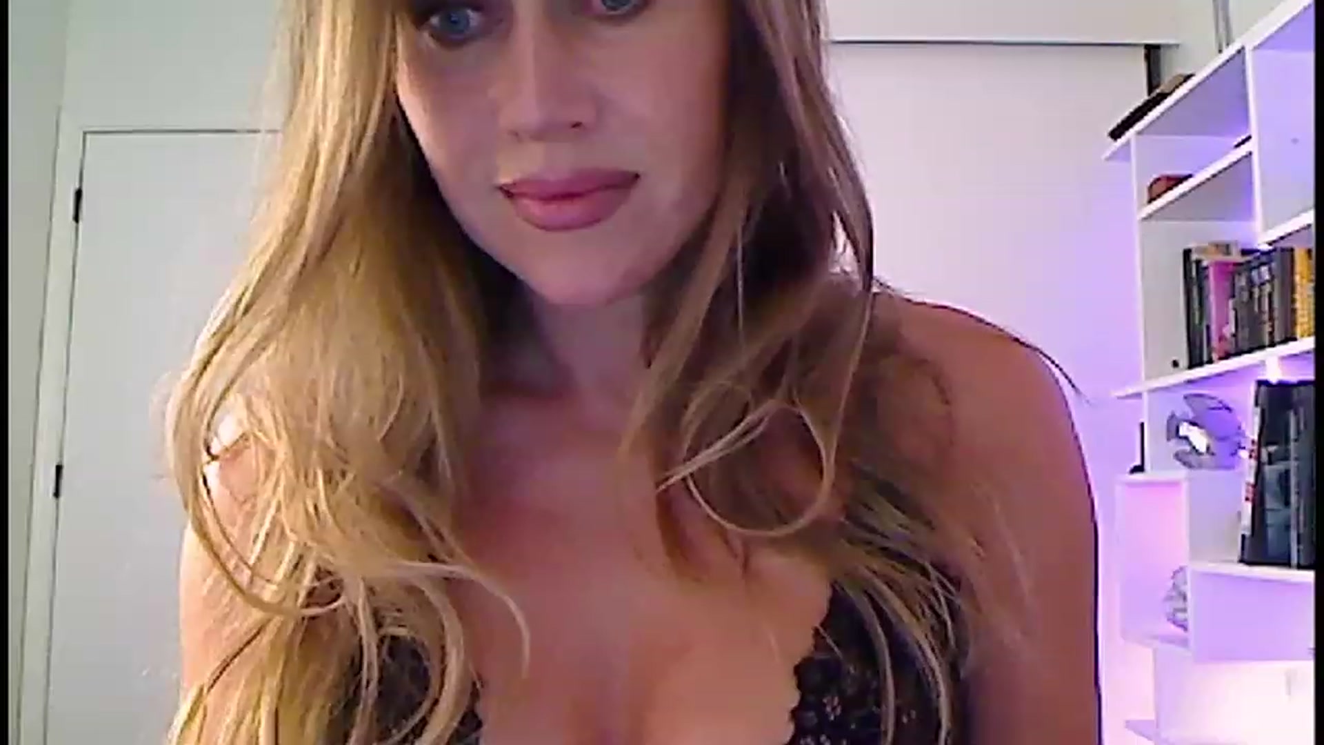Gallery image thumbnail from Amiri's myfreecams stream on, 05/04/2023, 05:23 image 13 of 20