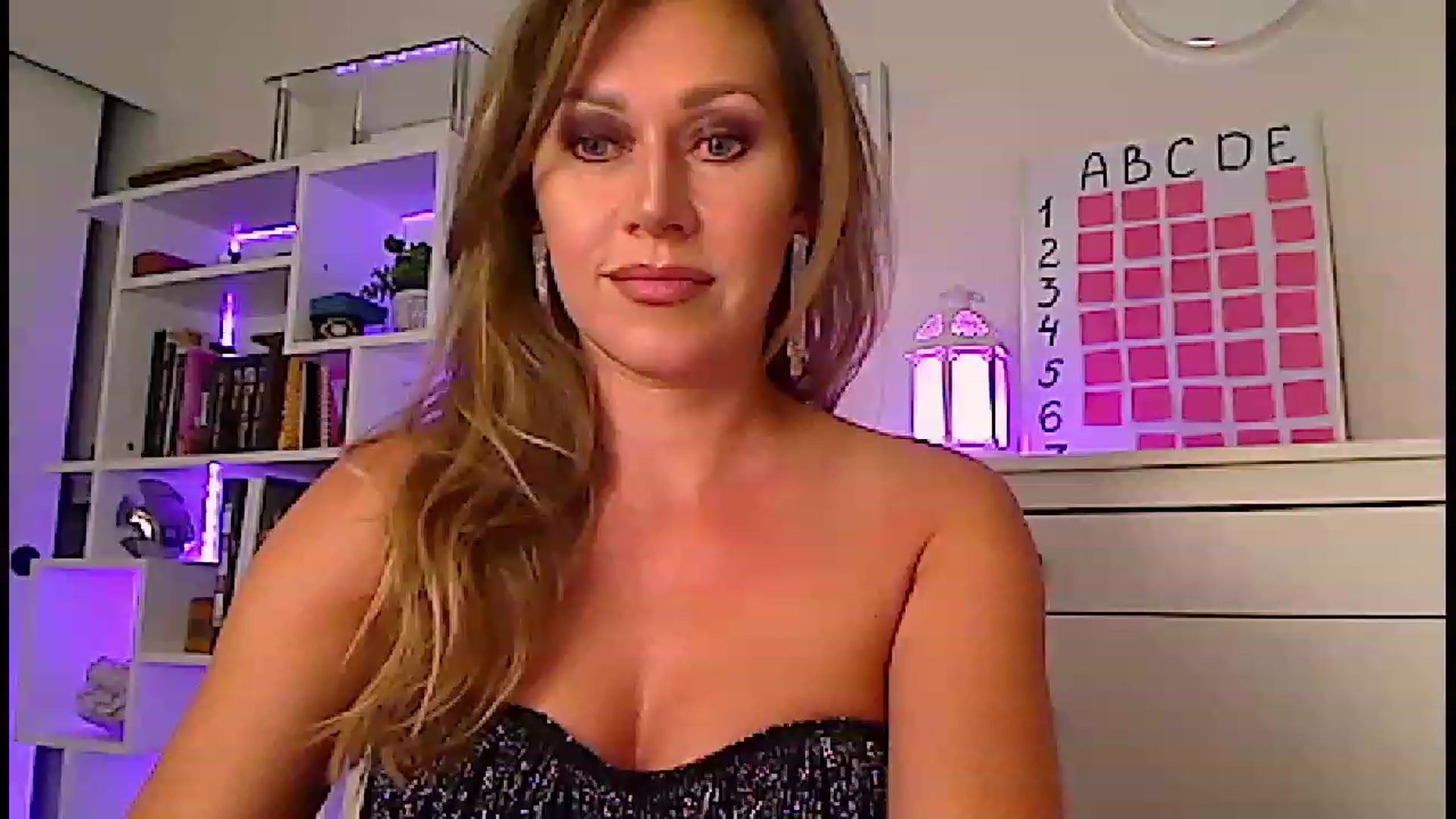 Gallery image thumbnail from Amiri's myfreecams stream on, 05/22/2023, 04:01 image 3 of 20