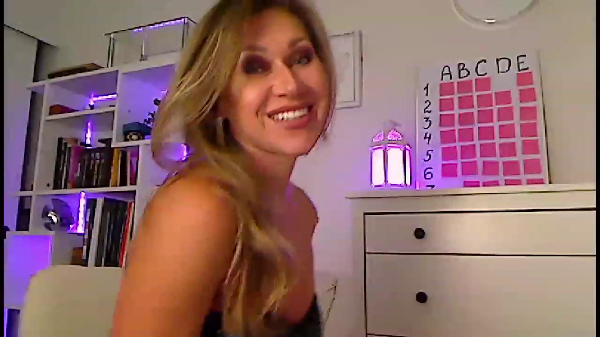 Gallery image thumbnail from Amiri's myfreecams stream on, 05/22/2023, 04:01 image 4 of 20